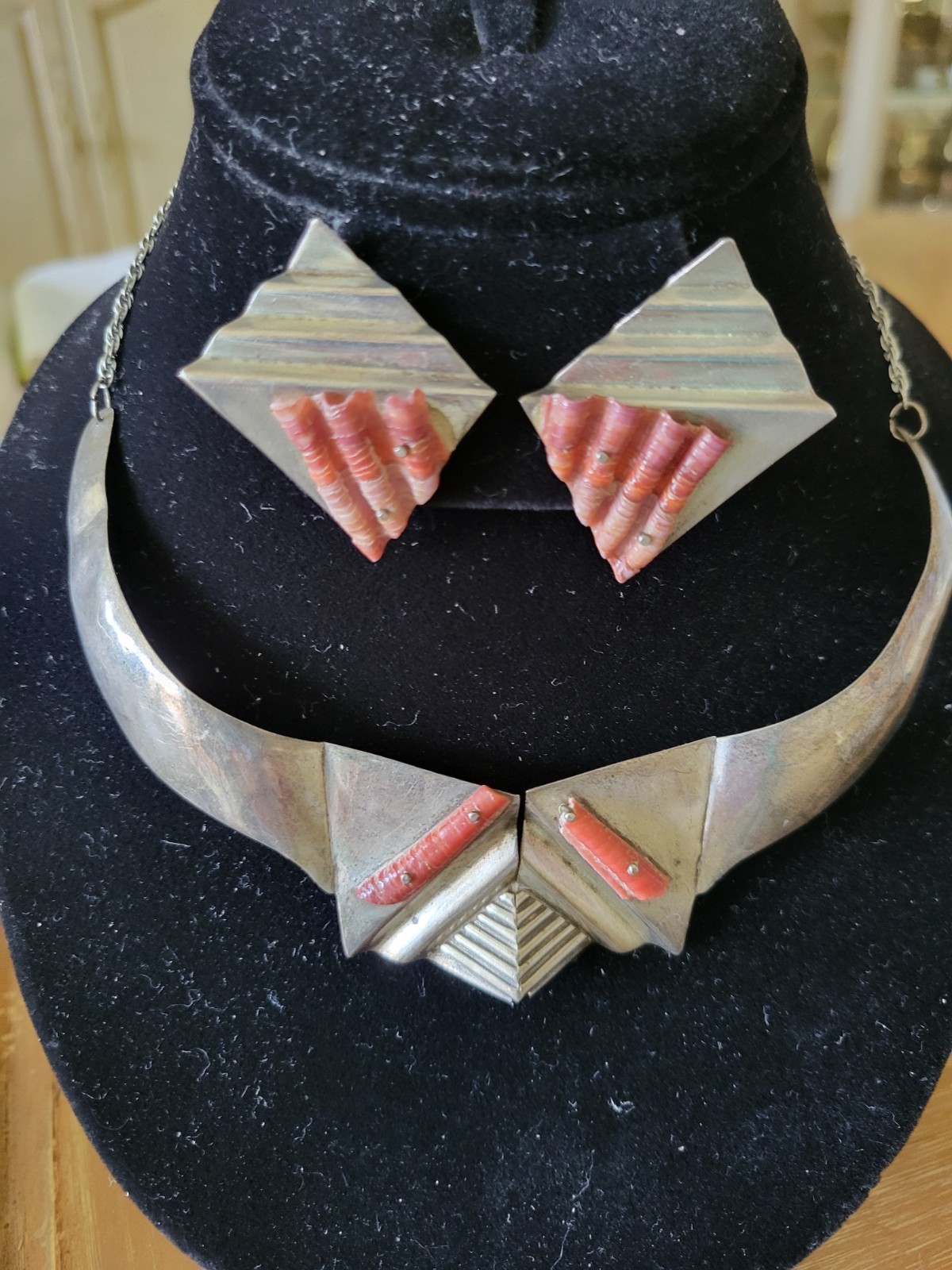 VINTAGE RARE ARTISAN MAYAN PYRAMID STERLING NECKLACE WITH CORAL CONES & EARRING