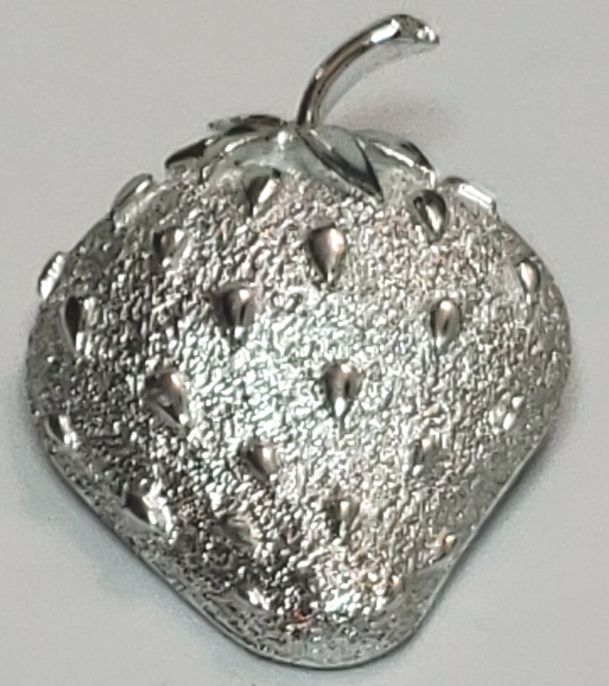 Sarah Coventry Silver Strawberry Silver Tone Metal Brooch Pin Lapel Scarf Pin