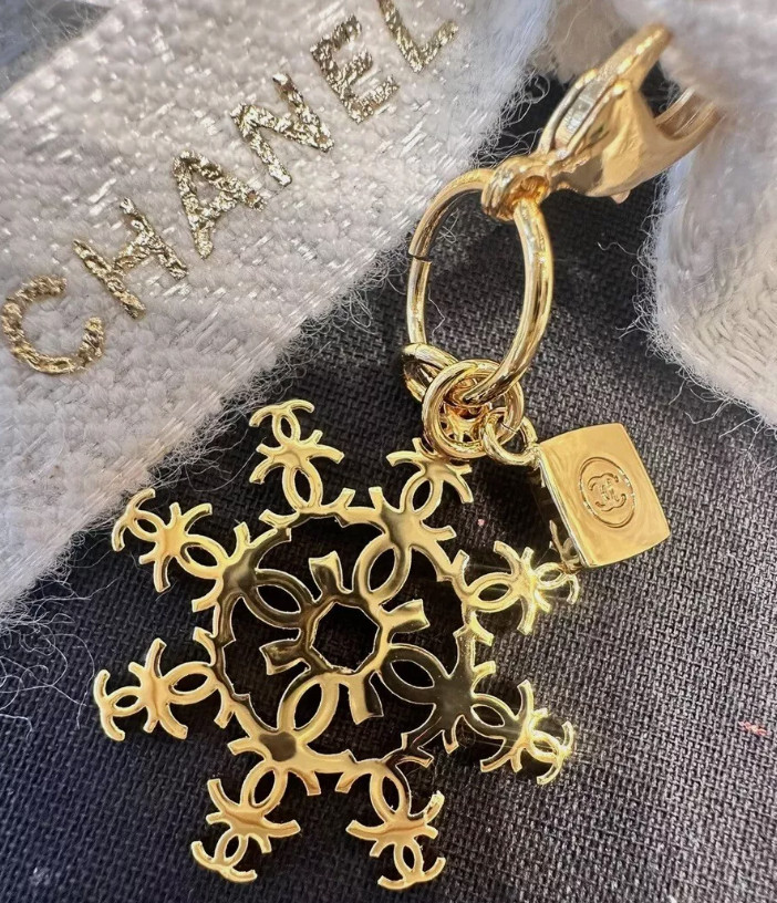 💠CHANEL CC Charm Snowflake Charm Holiday ’24 Gold-tone Limited-Ed New FREE SHIP