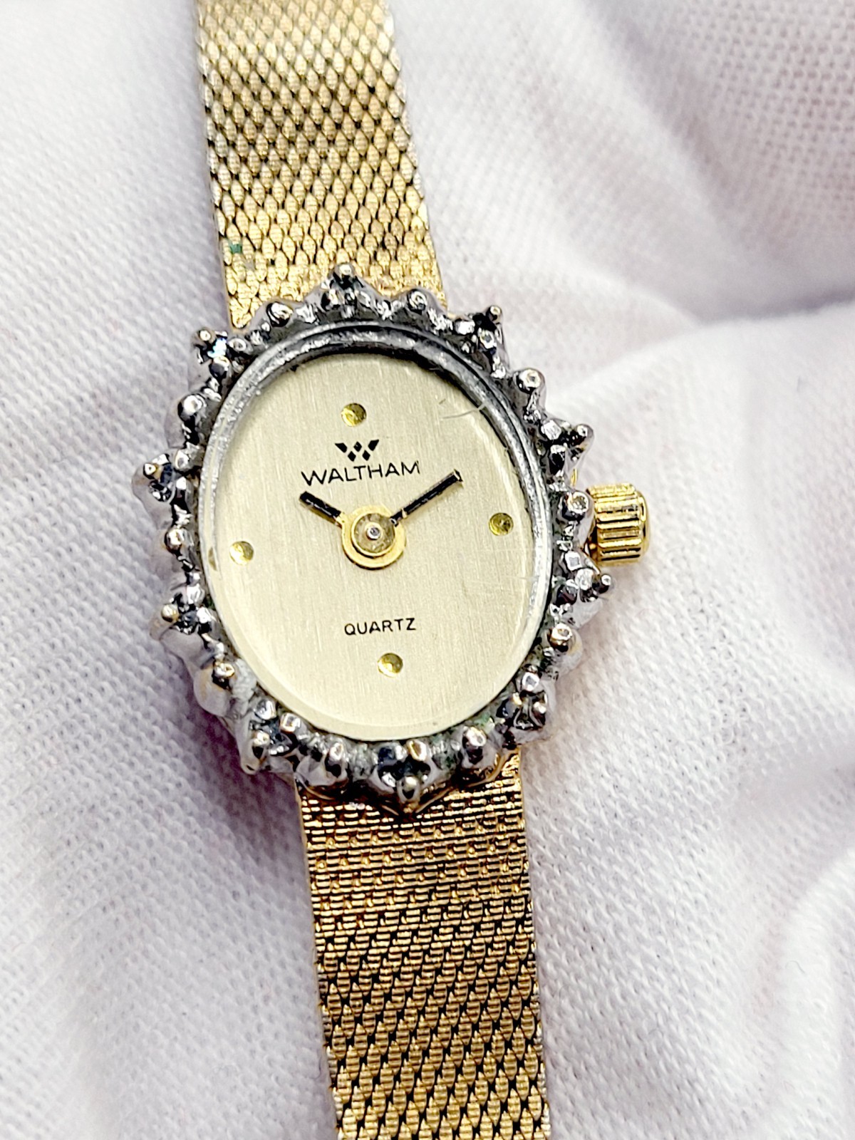 Waltham Ladies Watch Quartz 1990 Vintage Gold Tone Diamond Bezel Mesh Band RUNS