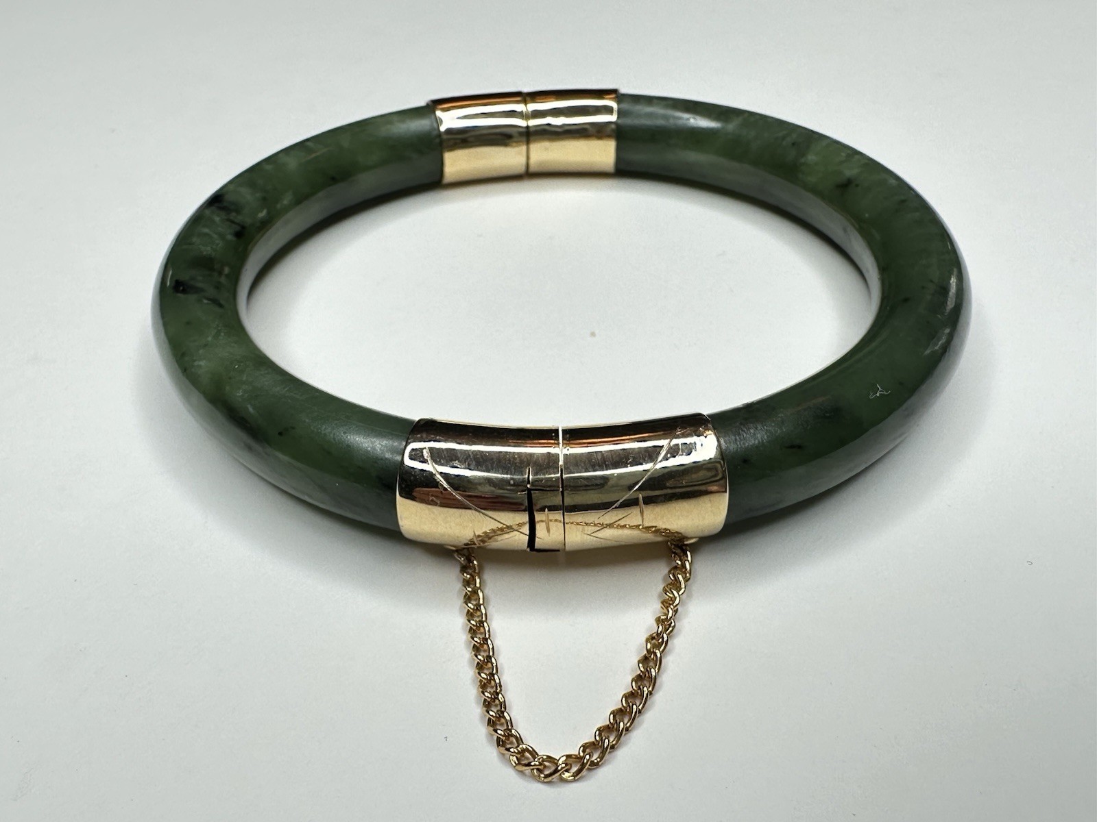 Vintage Green Nephrite Jade Hinged Gold Tone Bangle Bracelet w/ Push Lock /Chain