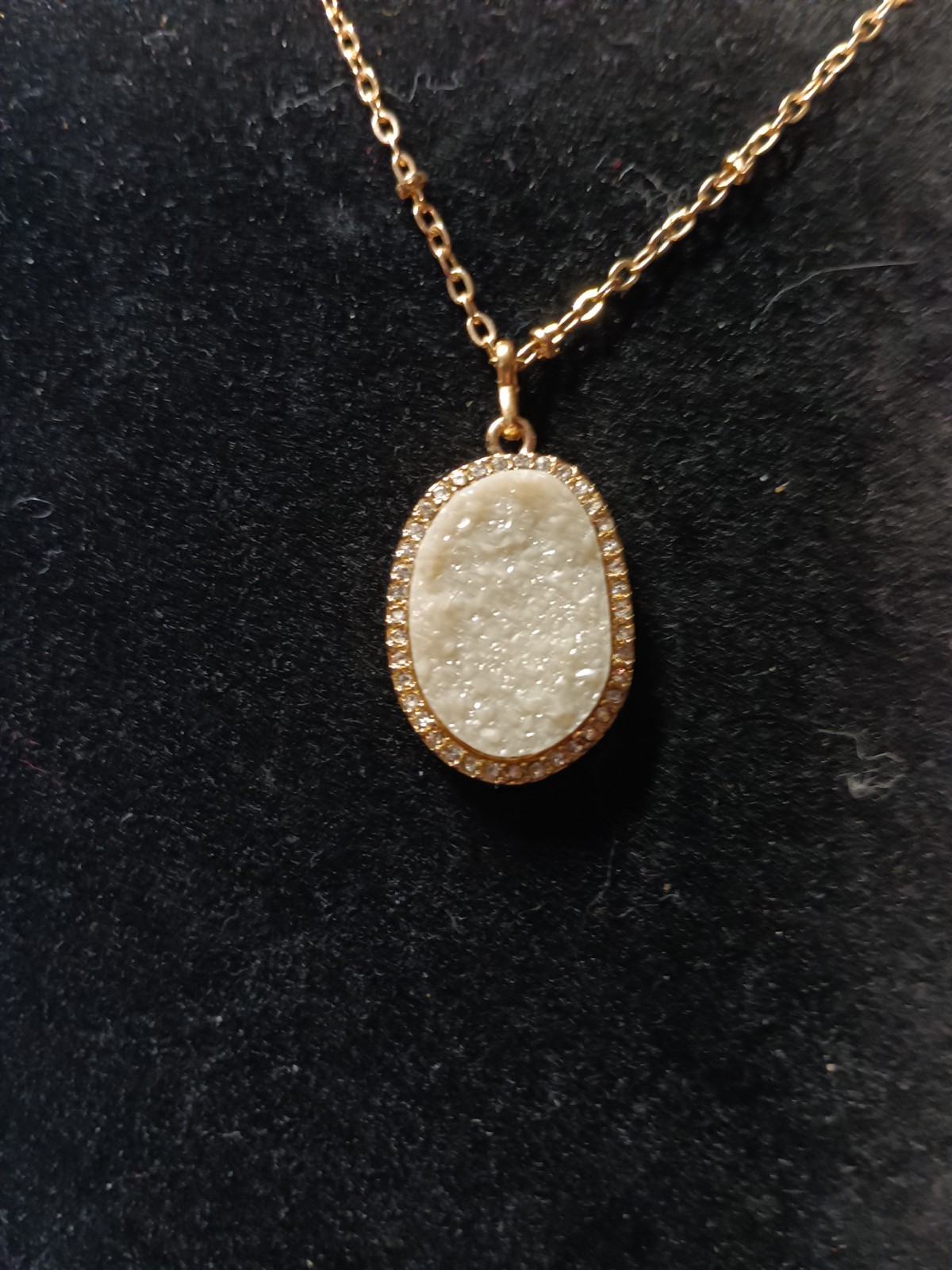 BaubleBar Gold Tone Oval Beige Faux Druzy Pendant Necklace Crystal Halo 18″