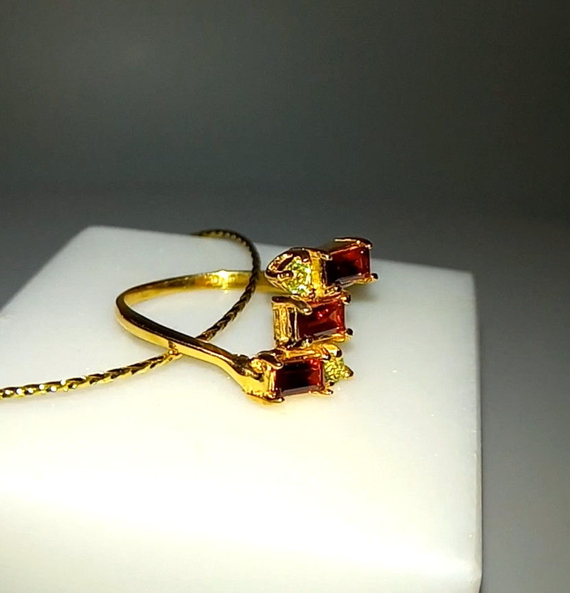 🔥🔥🔥Exclusive GARNET & PERIDOT RING in Silver and Gold – UNIQUE, Size 17.25