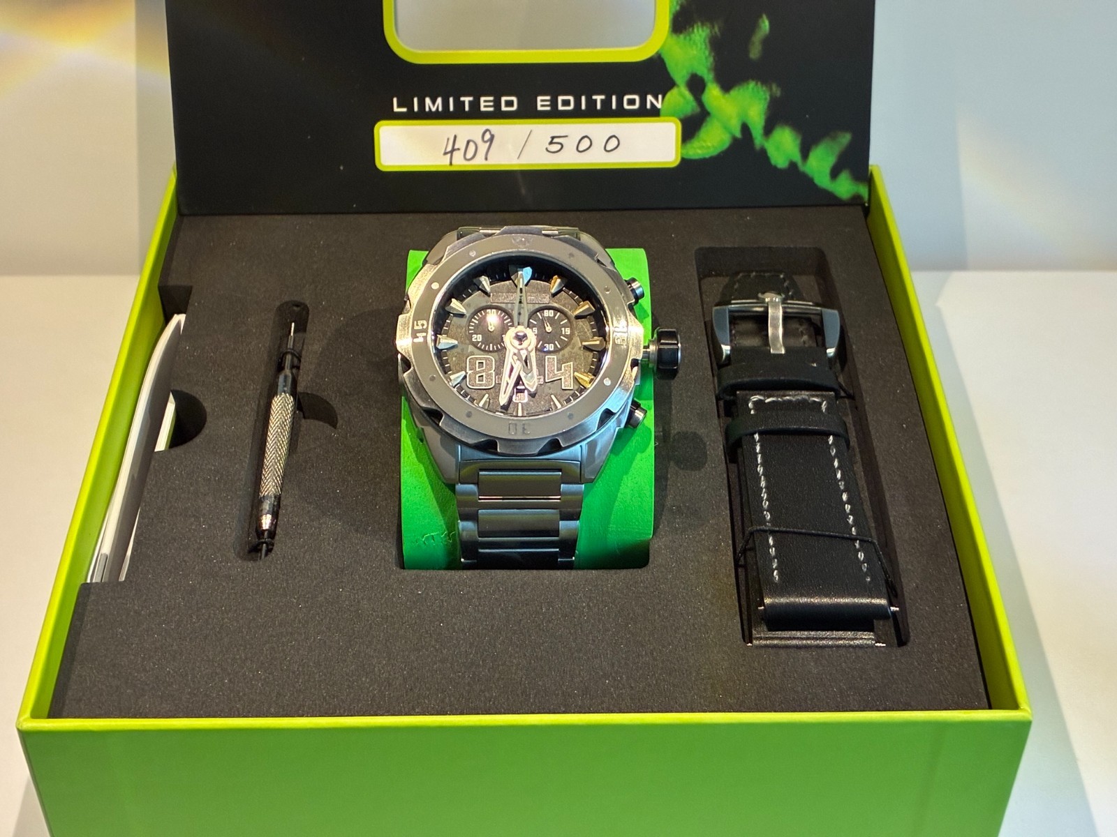 SWELL LIMITED EDITION SWISS ISA8171 QUARTZ 49MM WATCH BOX SET MSRP: $1,300 (NEW)