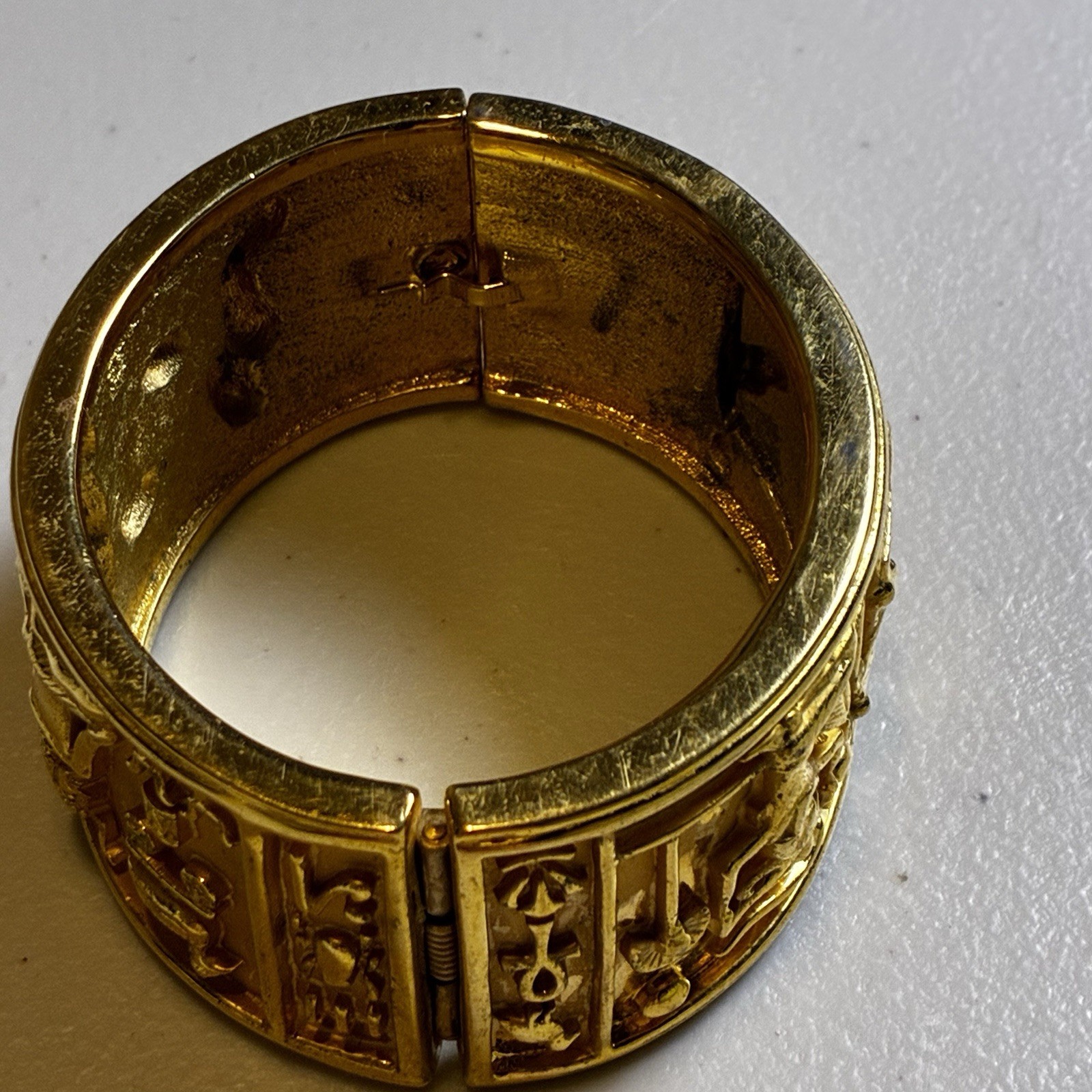 24 kgp Elizabeth Taylor Avon Cleopatra Egyptian Revival Wide Bangle Bracelet