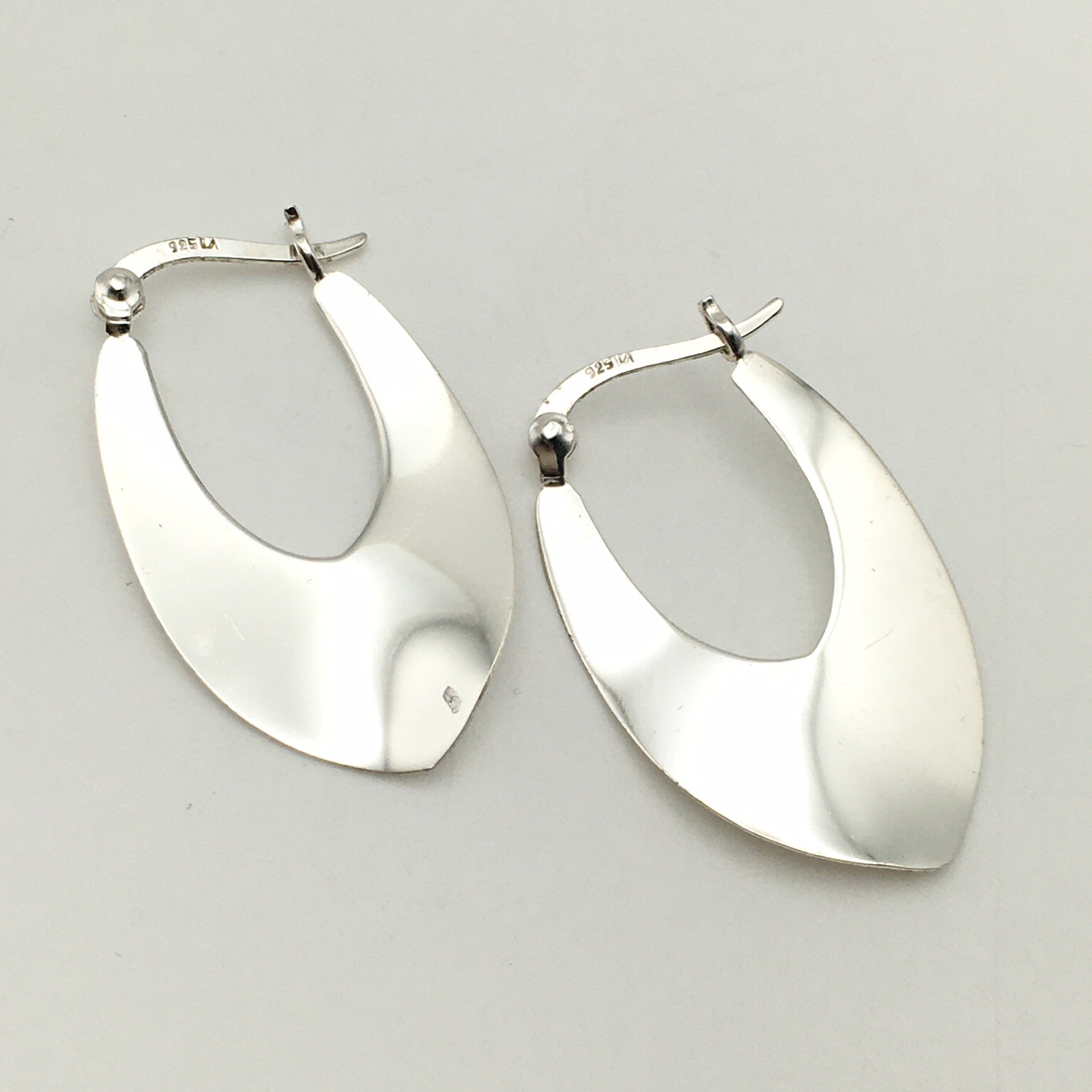 Vintage Sterling Silver Pointed Tip Wavy Hoop Earrings Marked LA 925 2.8g #23
