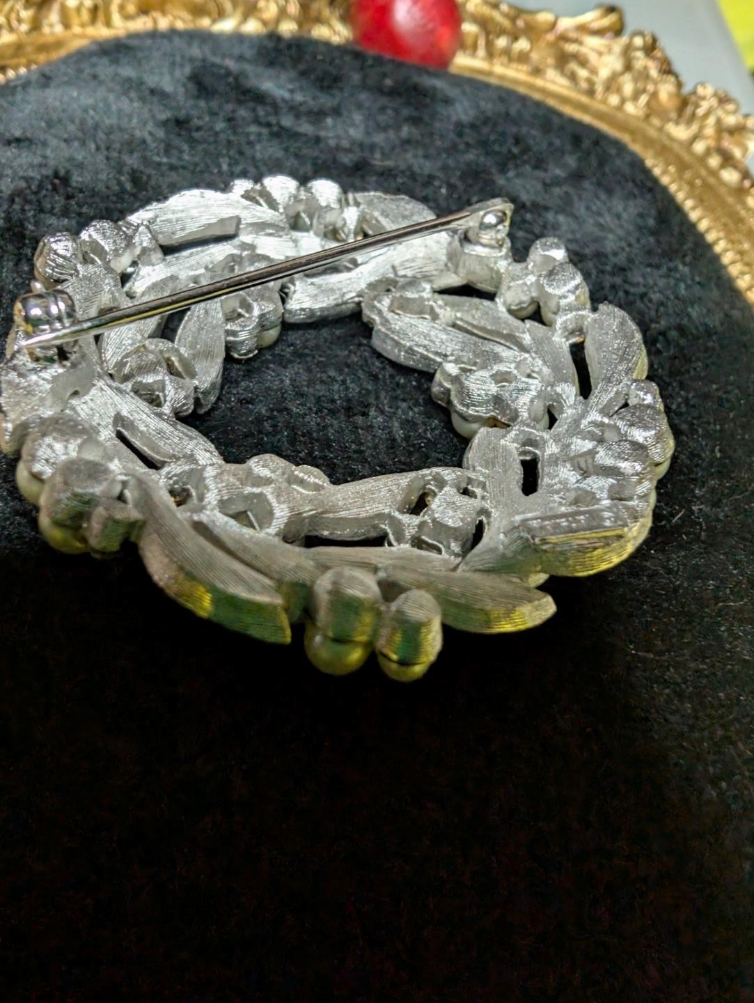 Vintage Trifari Pearl Rhinestone Leaf Wreath Brooch Signed © Mid Century Bling T