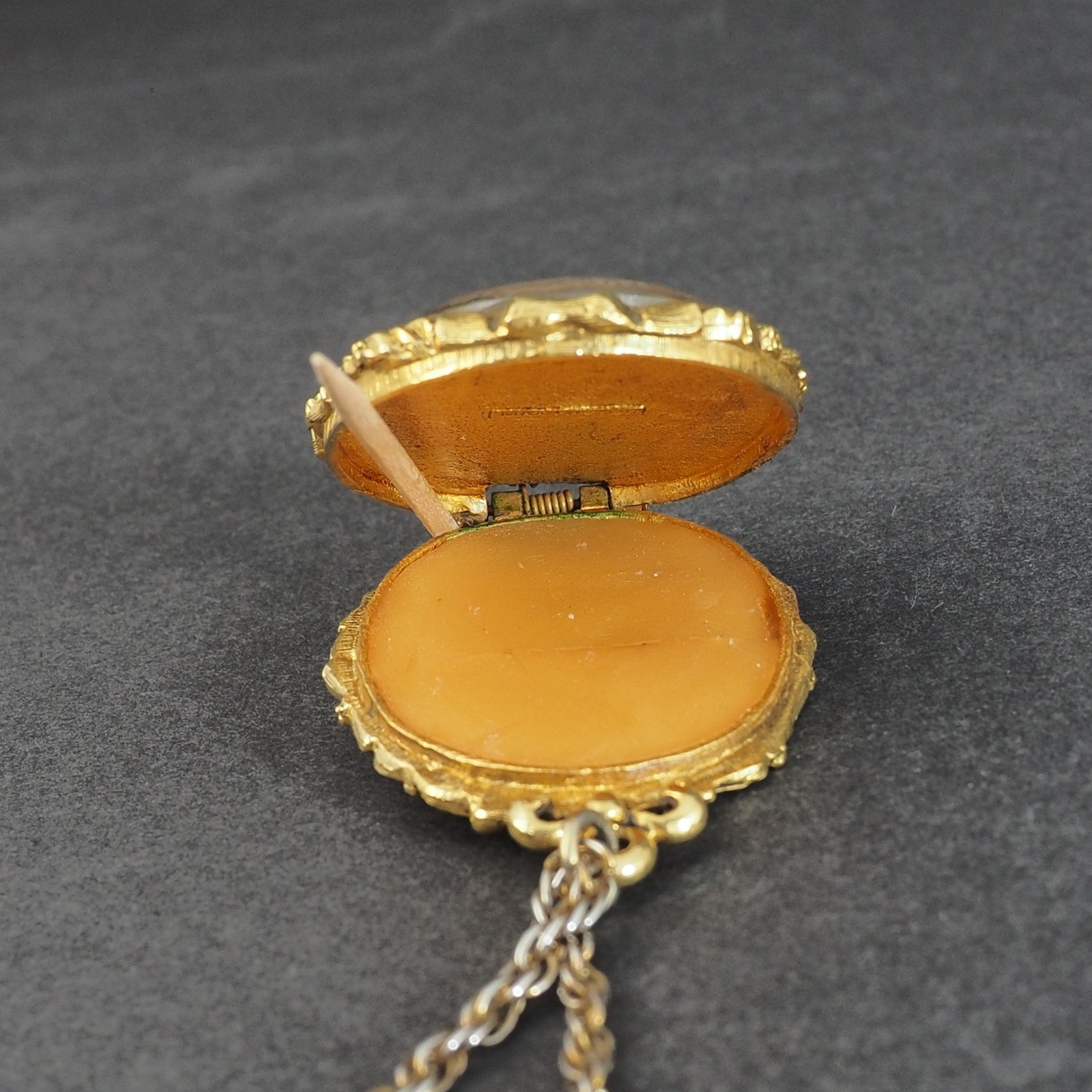 Vintage Max Factor Necklace Women Gold Tone Floral Solid Perfume Locket Compact
