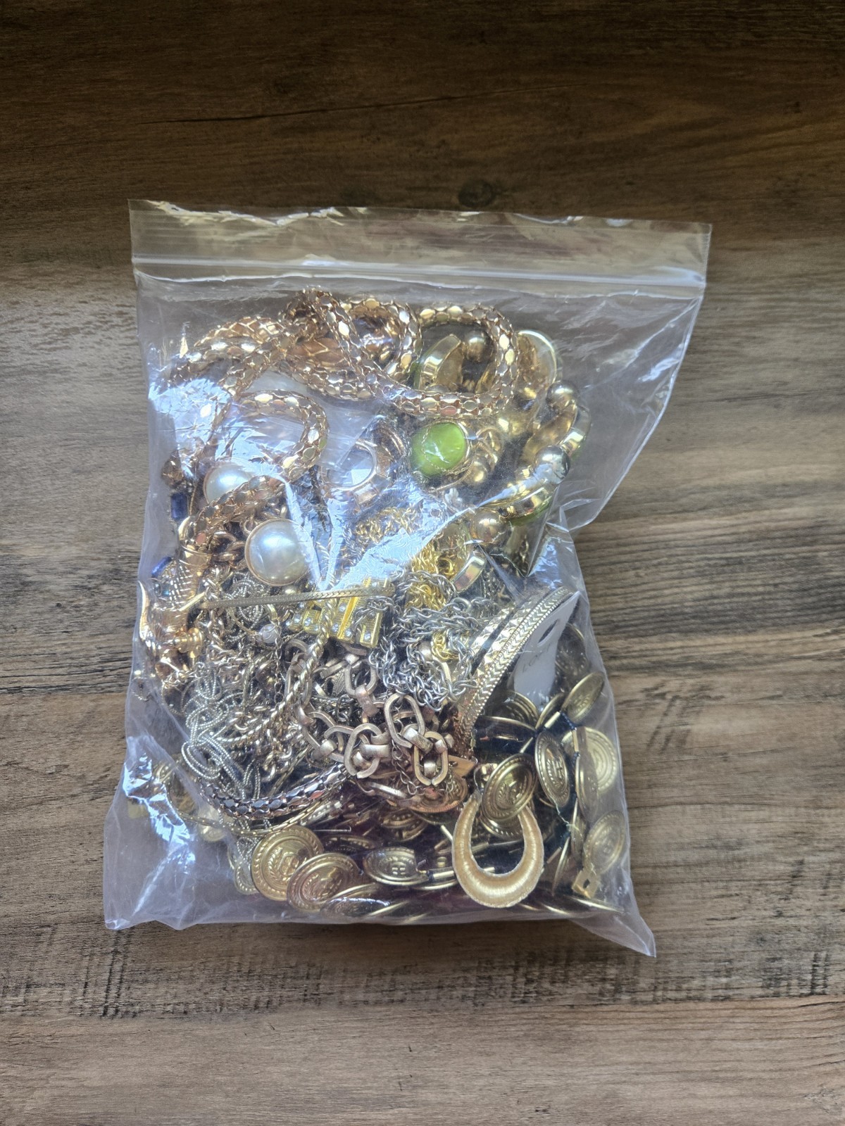 Gold-colored costume jewelry lot, 1,392.1 grams