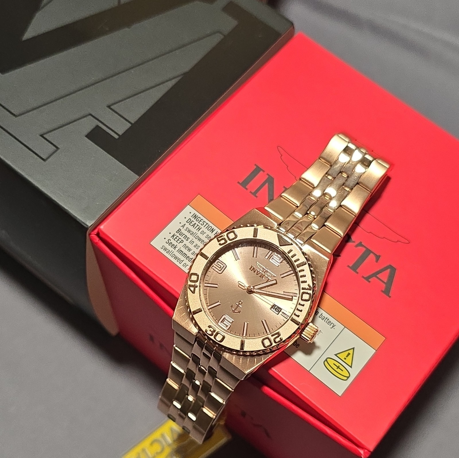 Invicta Pro Diver Quartz Analog Gold SS Bracelet Date 100m 38mm w/ Box