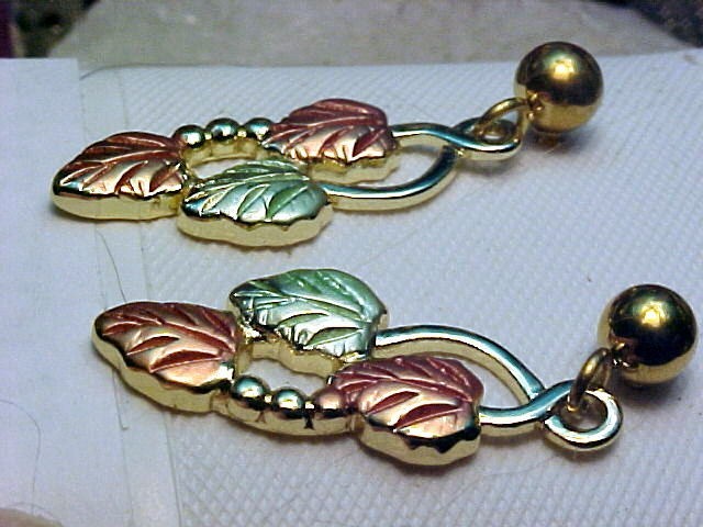 🔥 Black Hills Design Earrings 1″ Long with Grape leaves Gold Plated