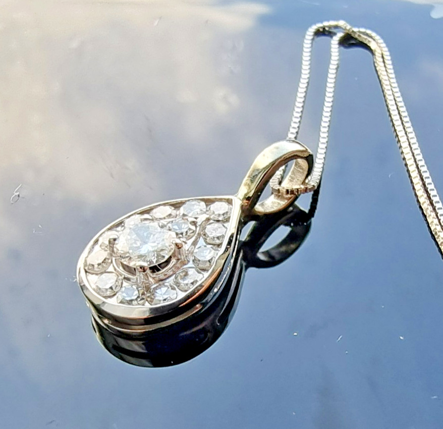 14K WHITE GOLD NATURAL DIAMOND TEARDROP SHAPE PENDANT NECKLACE 2,5 g 19.5 INCH