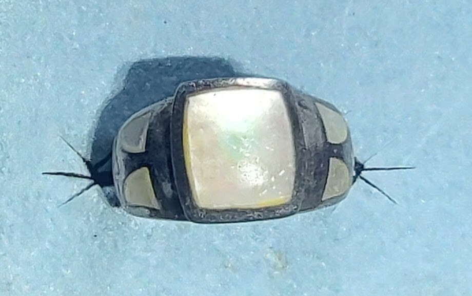 Mother Of Pearl Real Solid 925 Sterling Silver Ring size 6 1/4 ((365))
