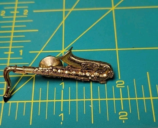 Future Primitive USA Gold Tone Saxaphone Tie Tack Pin 1.75″ Music