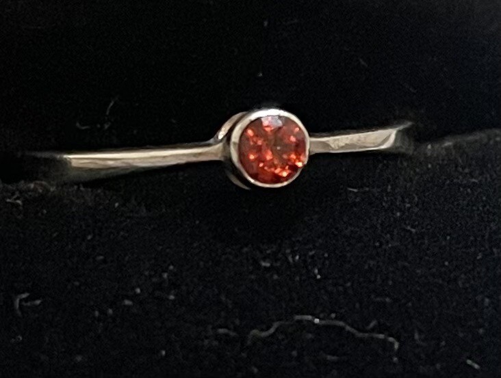 LADIES GARNET SINGLE STONE ARGENTIUM 93.5% 935 SILVER ESTATE RING SIZE 6 1.5GRAM