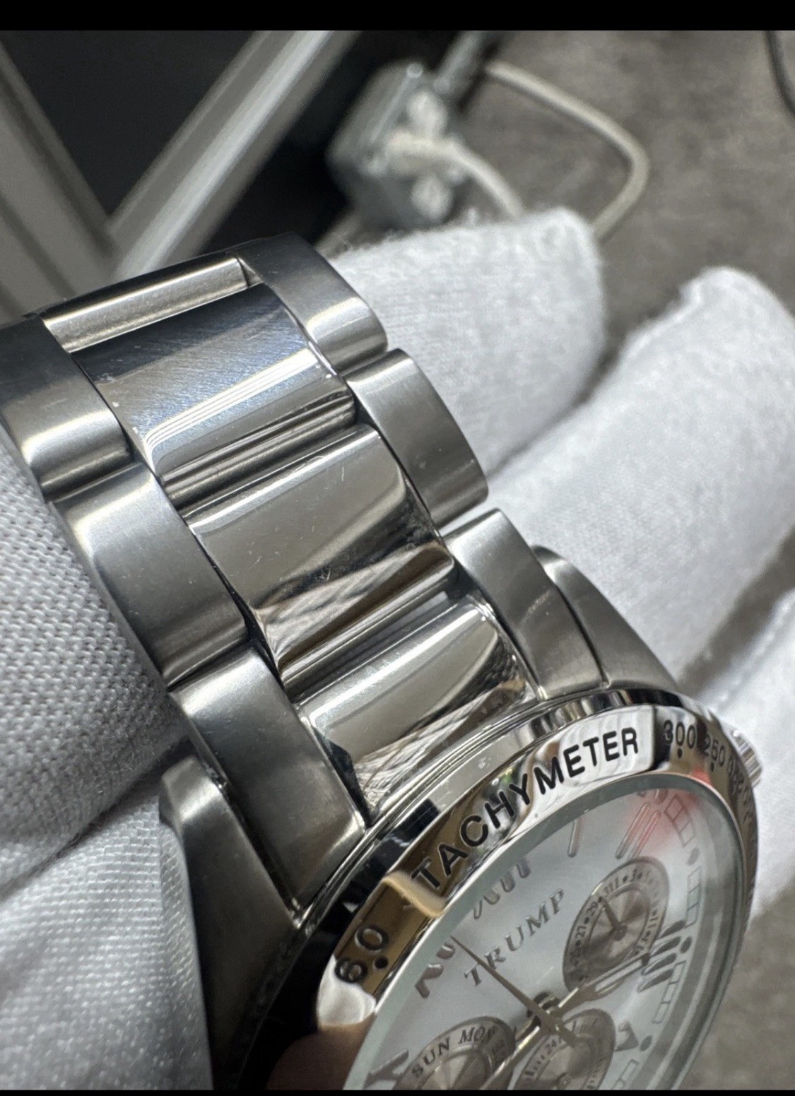 Donald J. Trump Signature Collection TR1073 Watch w/ Original Case Runs No Paper