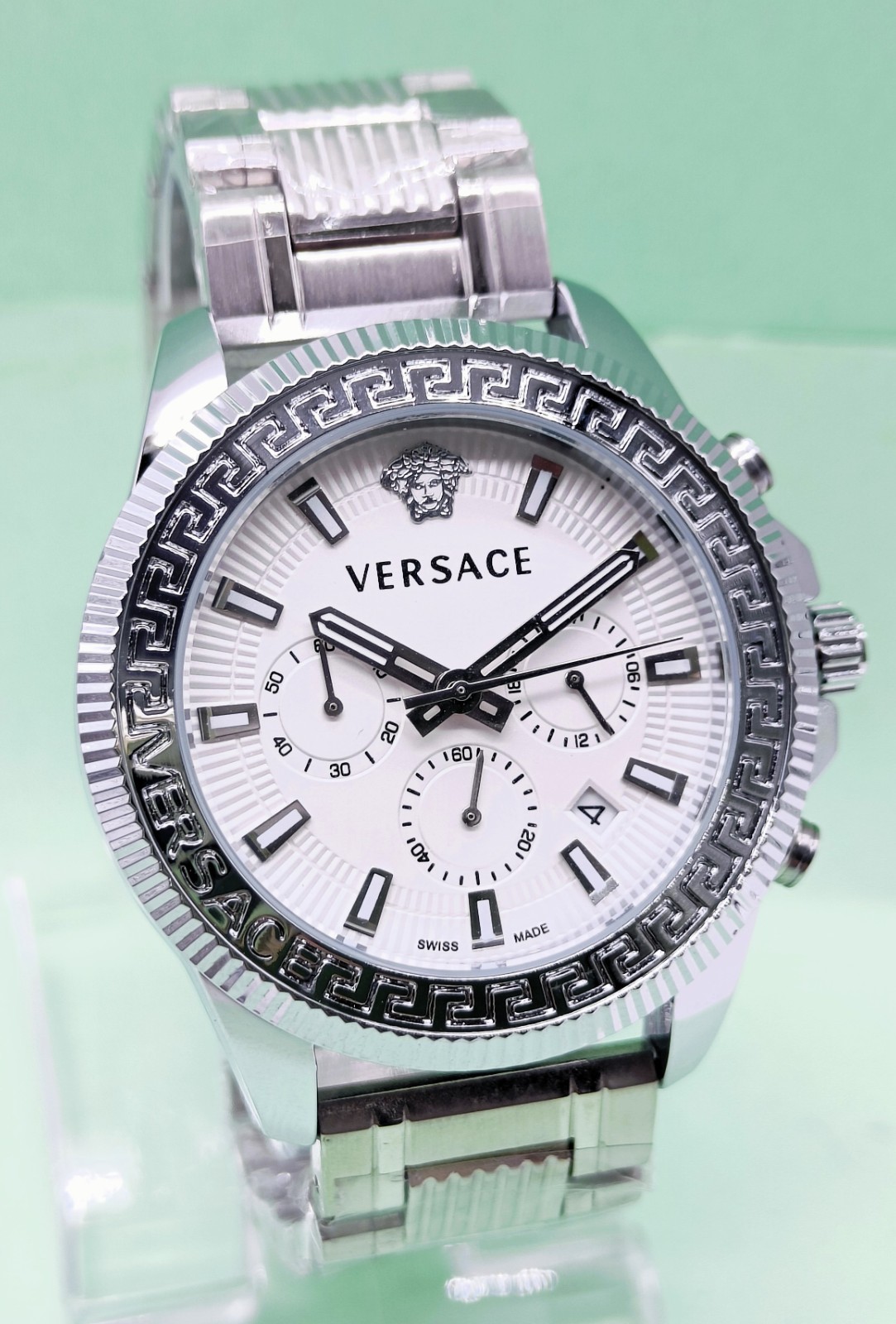 Awesome Versace Chronograph Date Indicator Analog Men’s Wrist Watch
