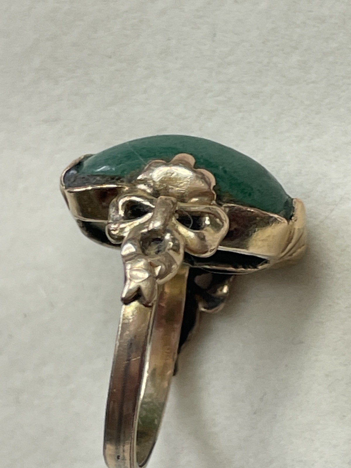Vintage A&Z 10K Gold Filled Green Jade Aventurine Cabochon Ring Size 7 Bow Motif