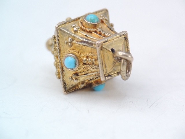 ANTIQUE VICTORIAN ETRUSCAN 14K GOLD & TURQUOISE LATERN STYLE PAGODA CHARM