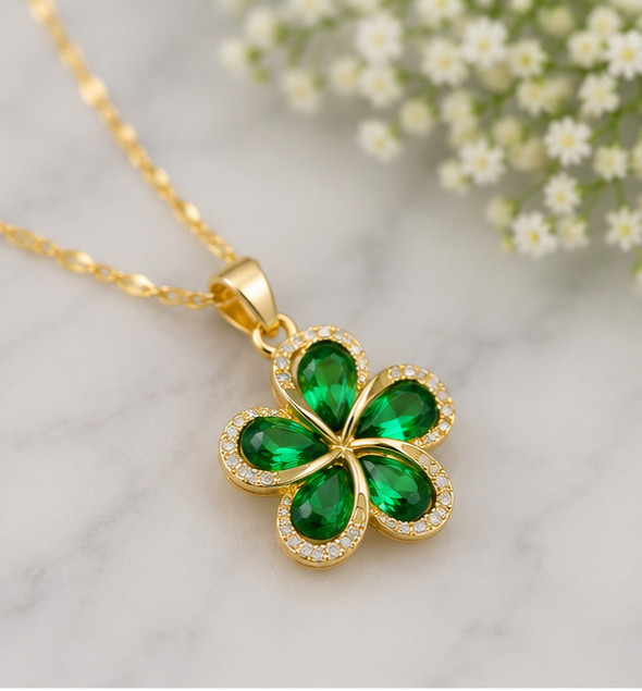2.5Ct Pear Cut Simulated Emerald Women’s Pendant Necklace 14K Yellow Gold Plated