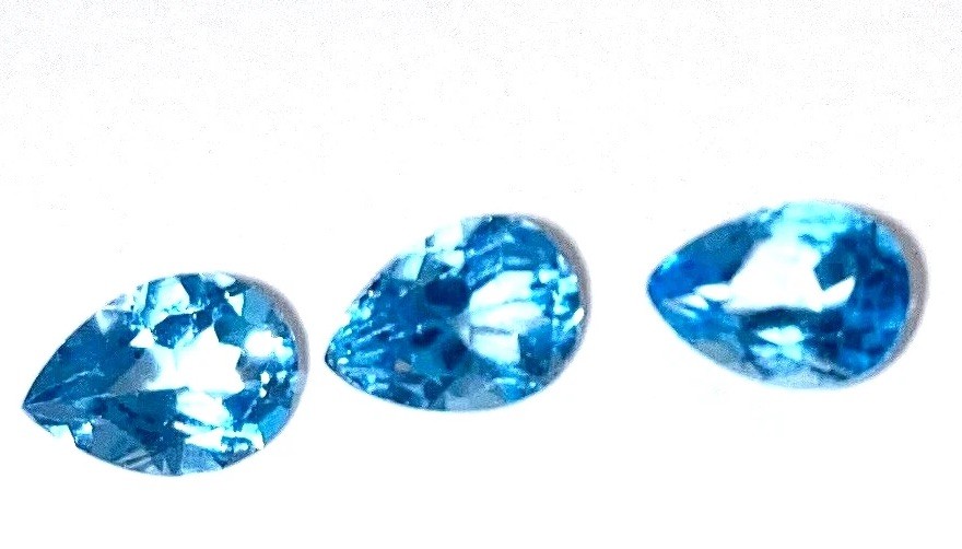 Topaz Swiss Blue 9 x7 mmm Pear shaped stones set of 3 approx 25 carats
