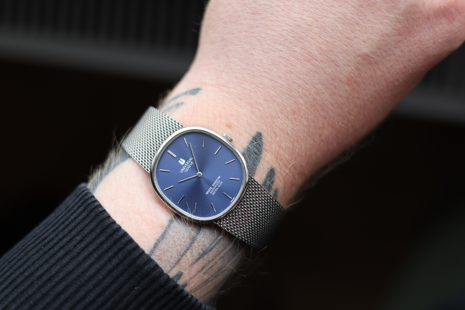 universal geneve white shadow ultra thin blue dial NOS