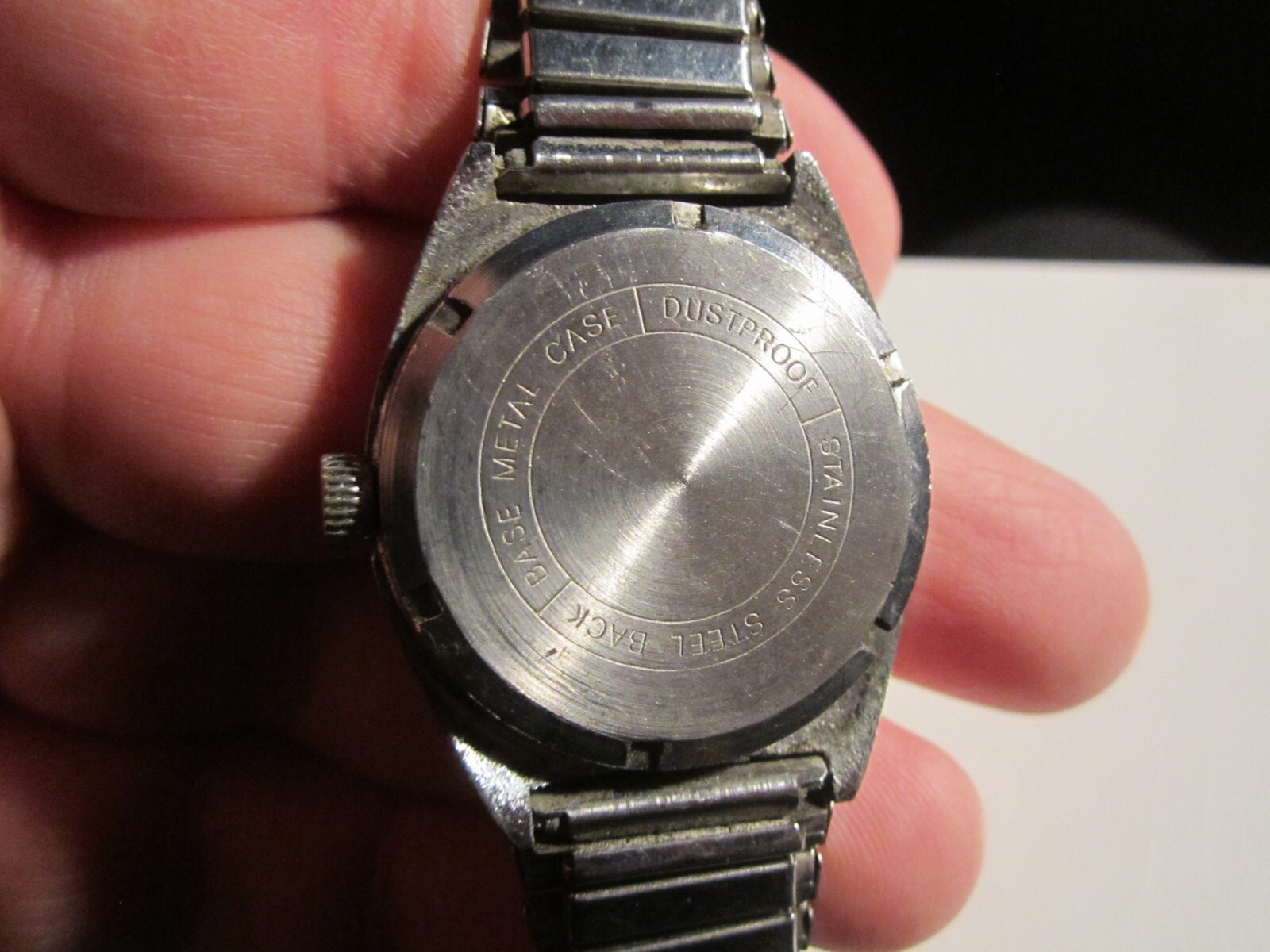 VINTAGE REMINGTON ELECTRA 23 JEWELS WATCH RED DIAL – NOT WORKING – BBA25B