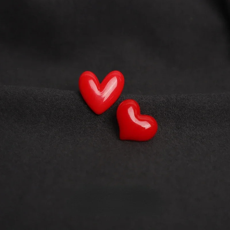 New Cute Red Heart Brooches Romantic Love Heart Resin Pins Mini Decorative Pins