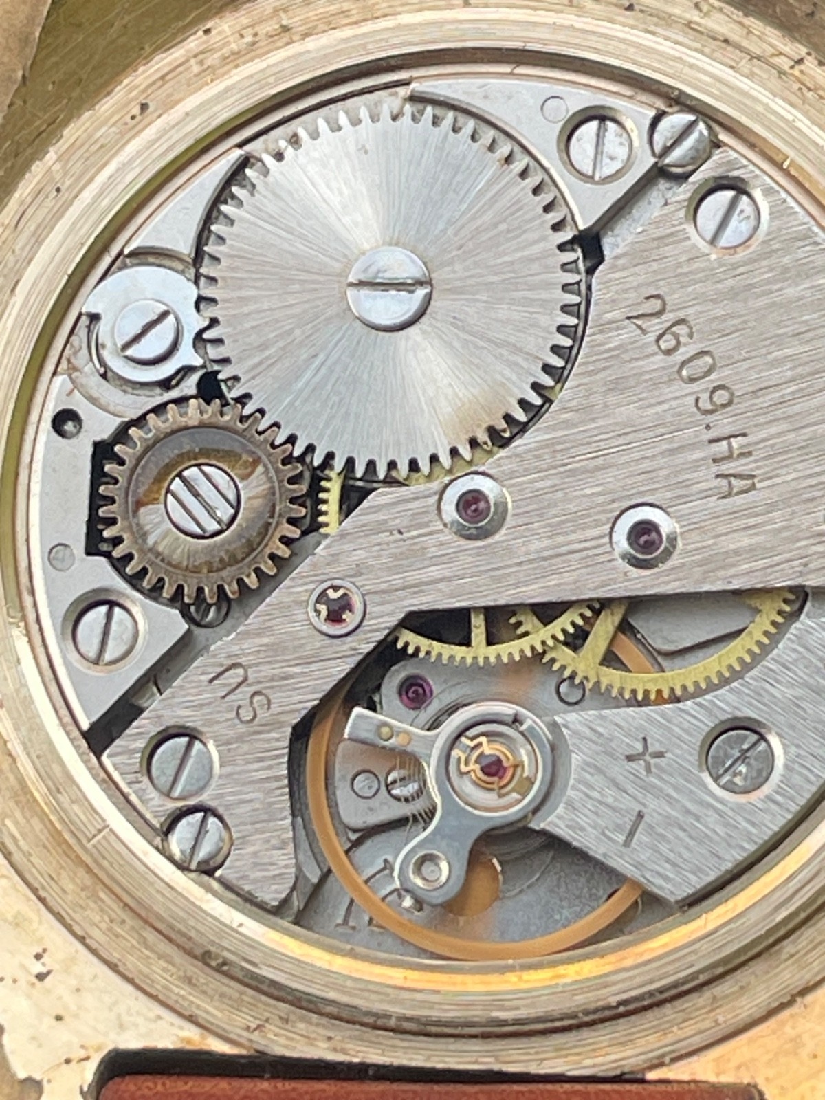 Raketa “Serpentine” Golden Dial – USSR Vintage 39mm – Cal. 2609