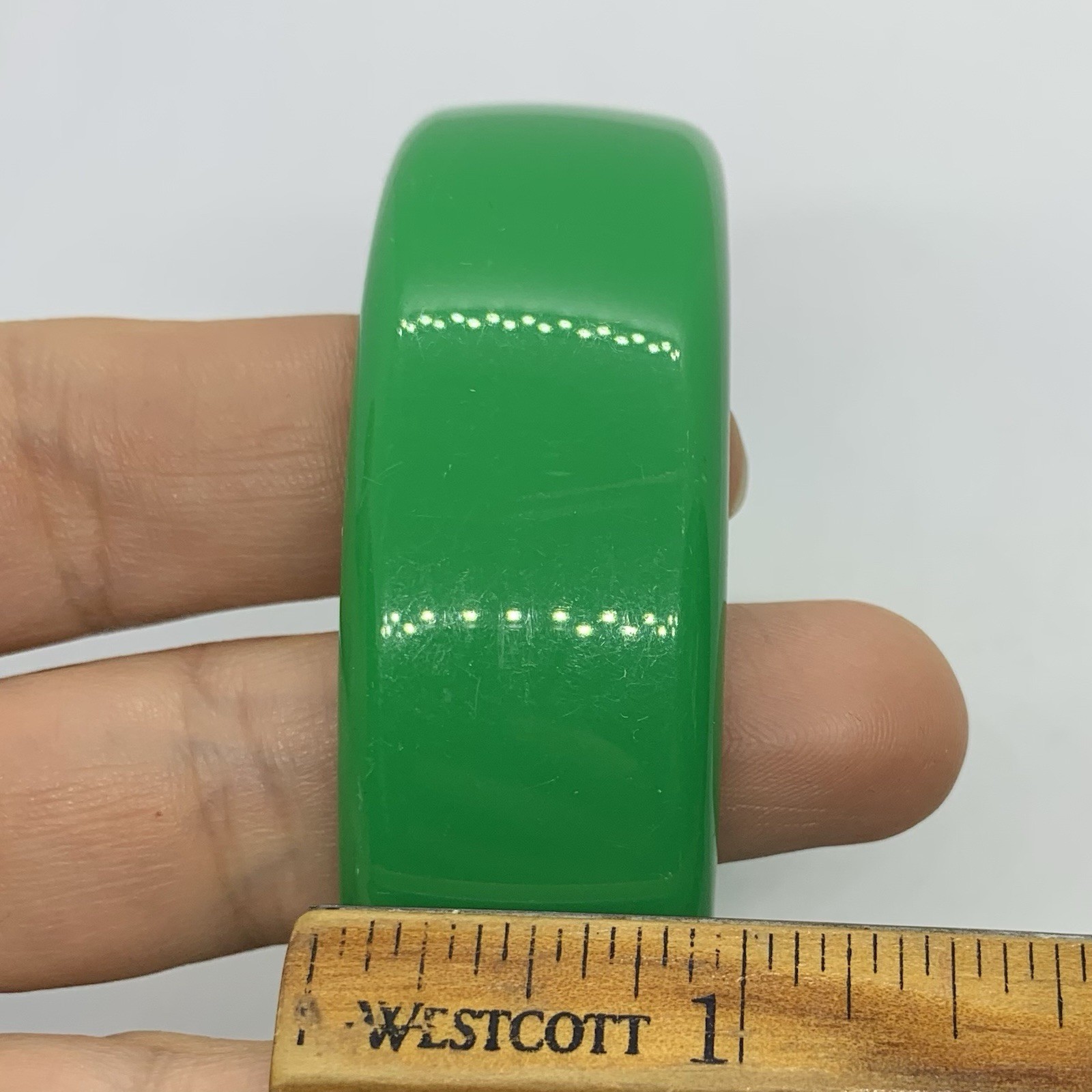 Vtg Kelly Green Lucite Solid Chunky Bangle Bracelet Round 8.5” Length 7/8” Wide