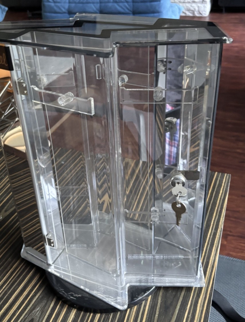 Vintage Speidel Rotating Acrylic Counter Top Jewelry Display Case 16″ High