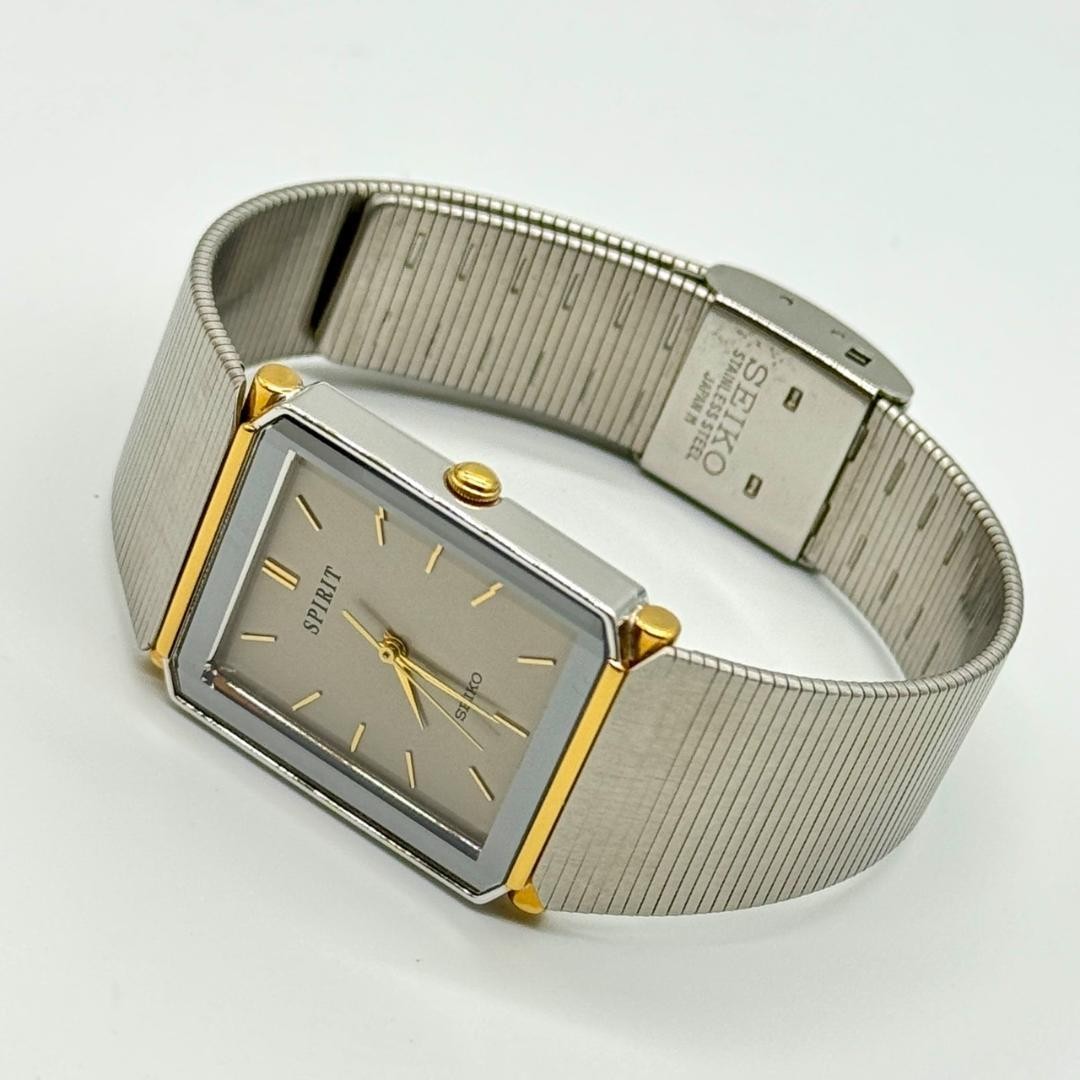 Working condition SEIKO SPIRIT wristwatch, gray dial, 3 hands, with box.