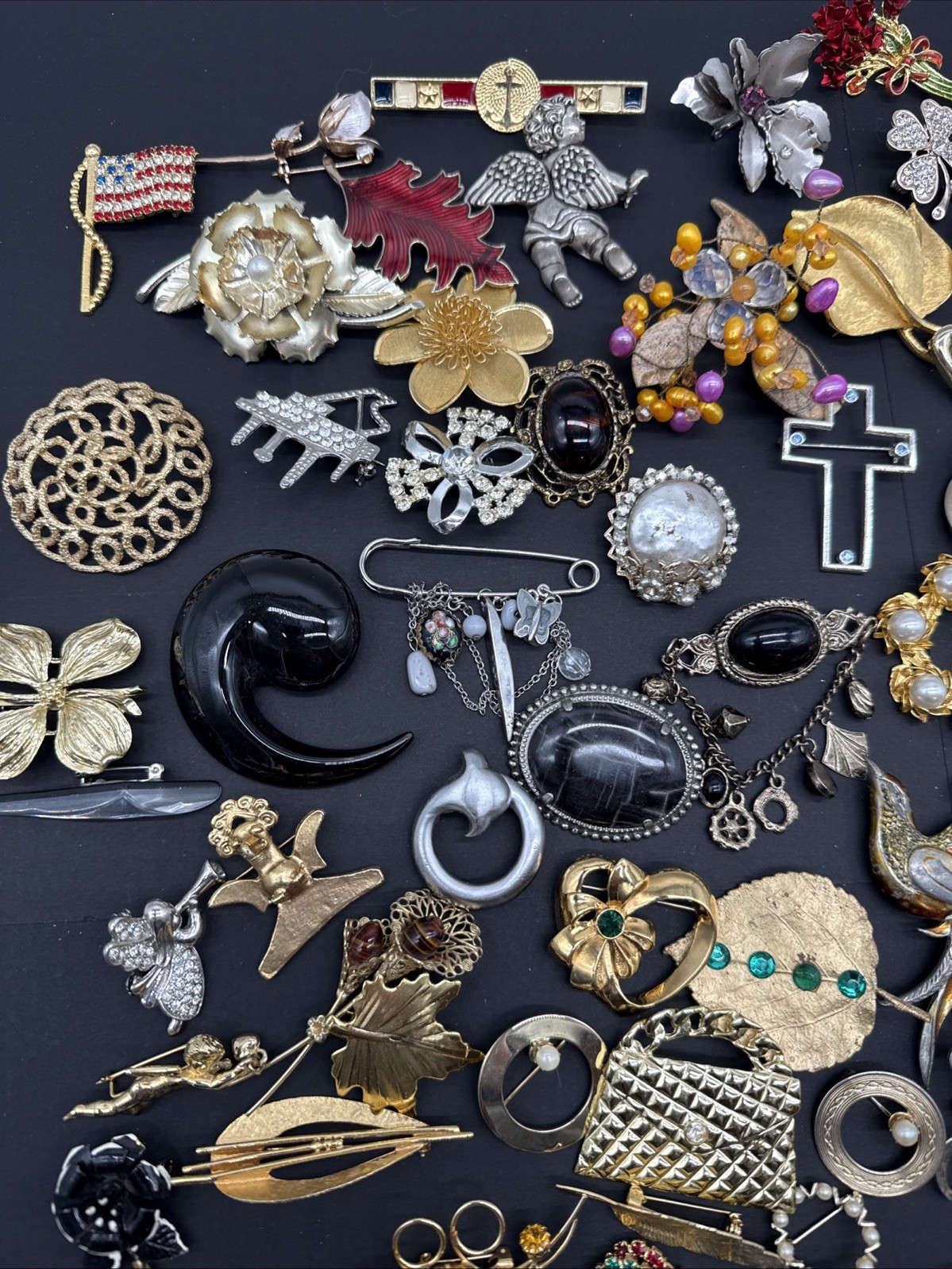Lot Of 132 Brooches Pins – Many Signed – Silver Gold Tone Wholesale Resell J108b