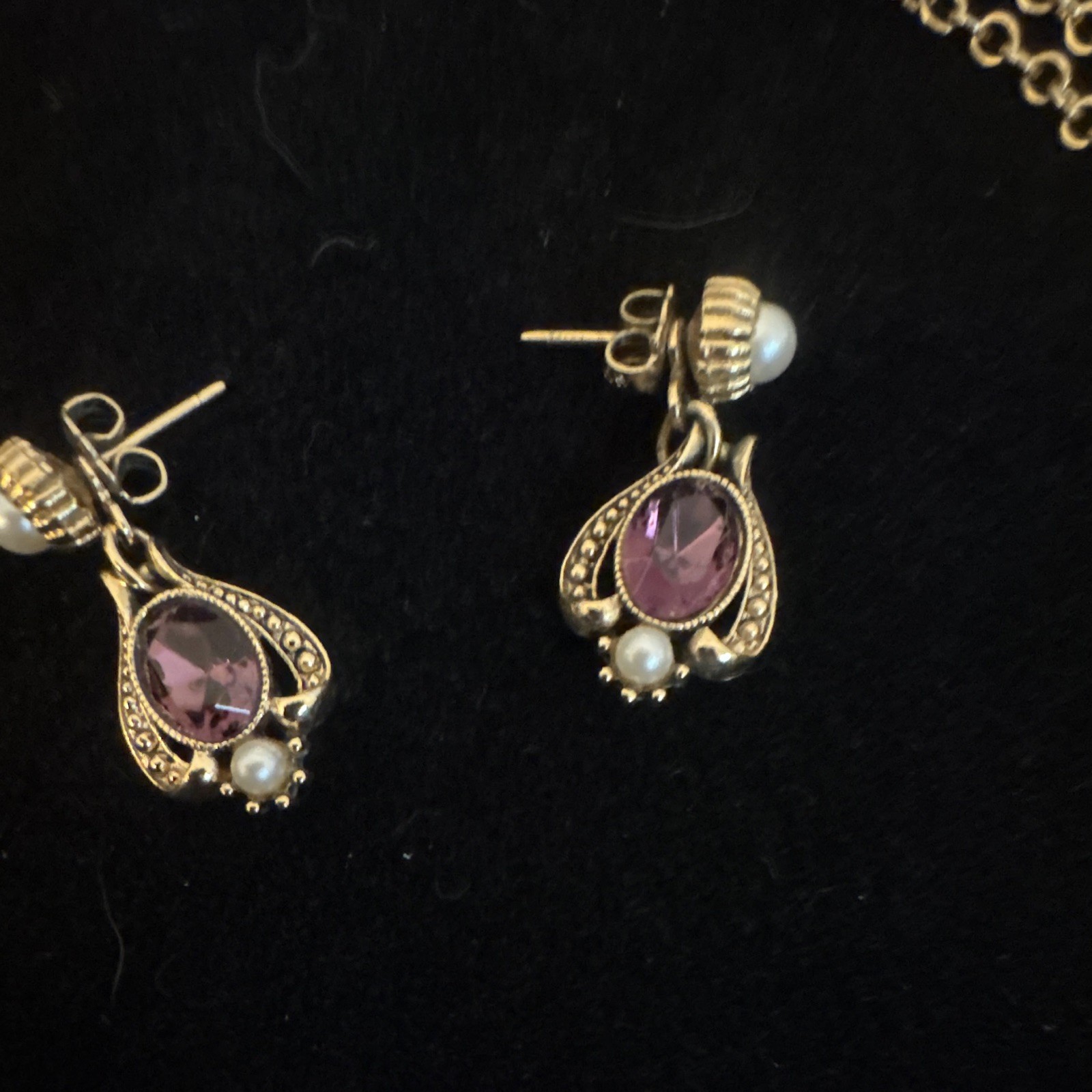 Avon Signed Gold Tone Oval Purple Stone Faux Pearl Jewelry Set Necklace Earrings