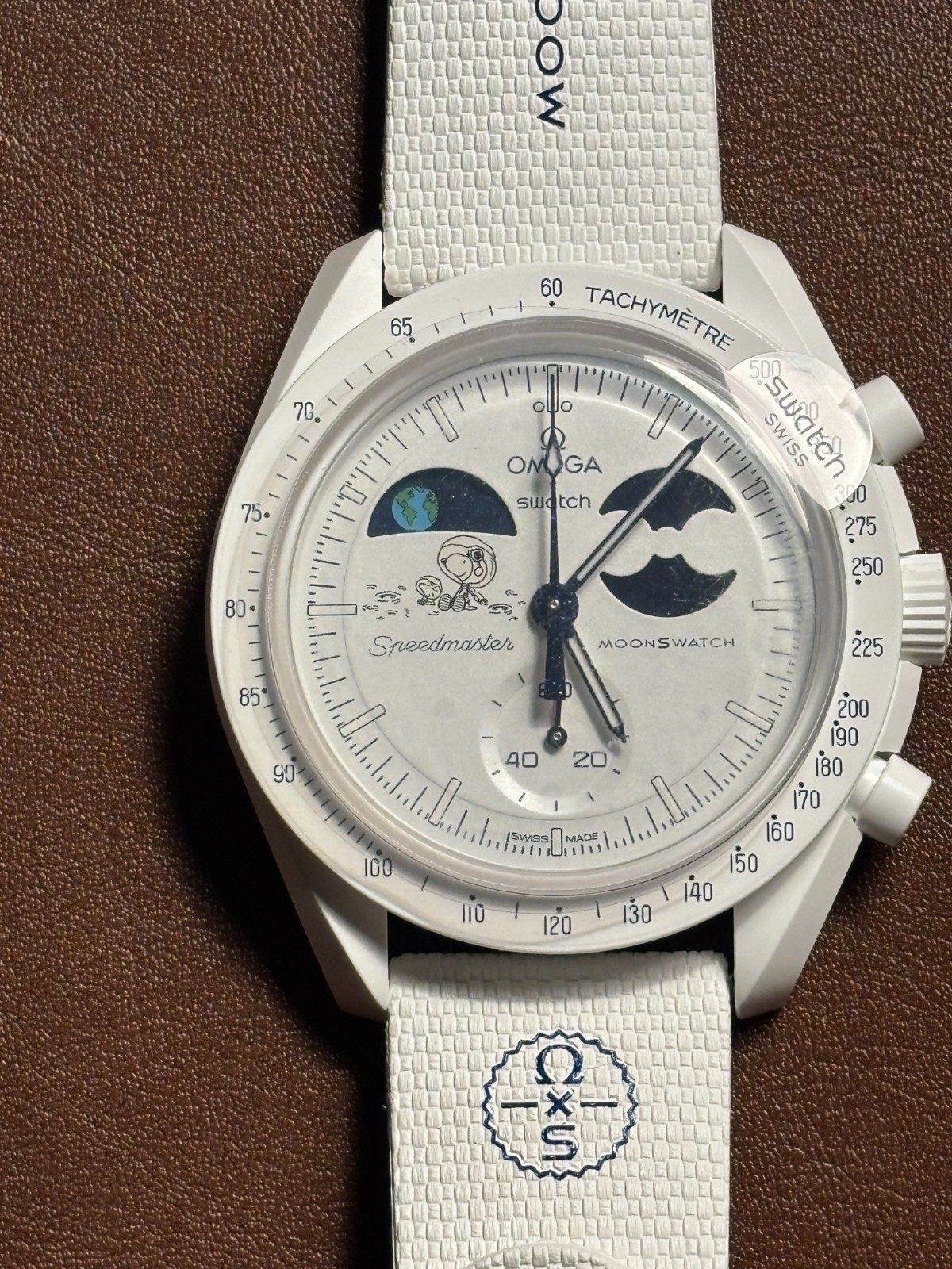 Brand NEW Never Worn Swatch OMEGA MISSION TO EARTHPHASE – MOONSHINE GOLD