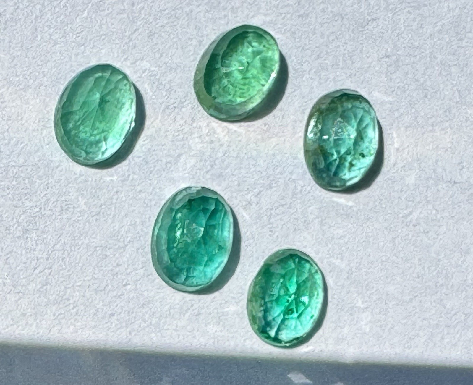 Natural 5 Beautiful Green Emeralds natural 1.06 CTs 4.2by3.2mm Oval