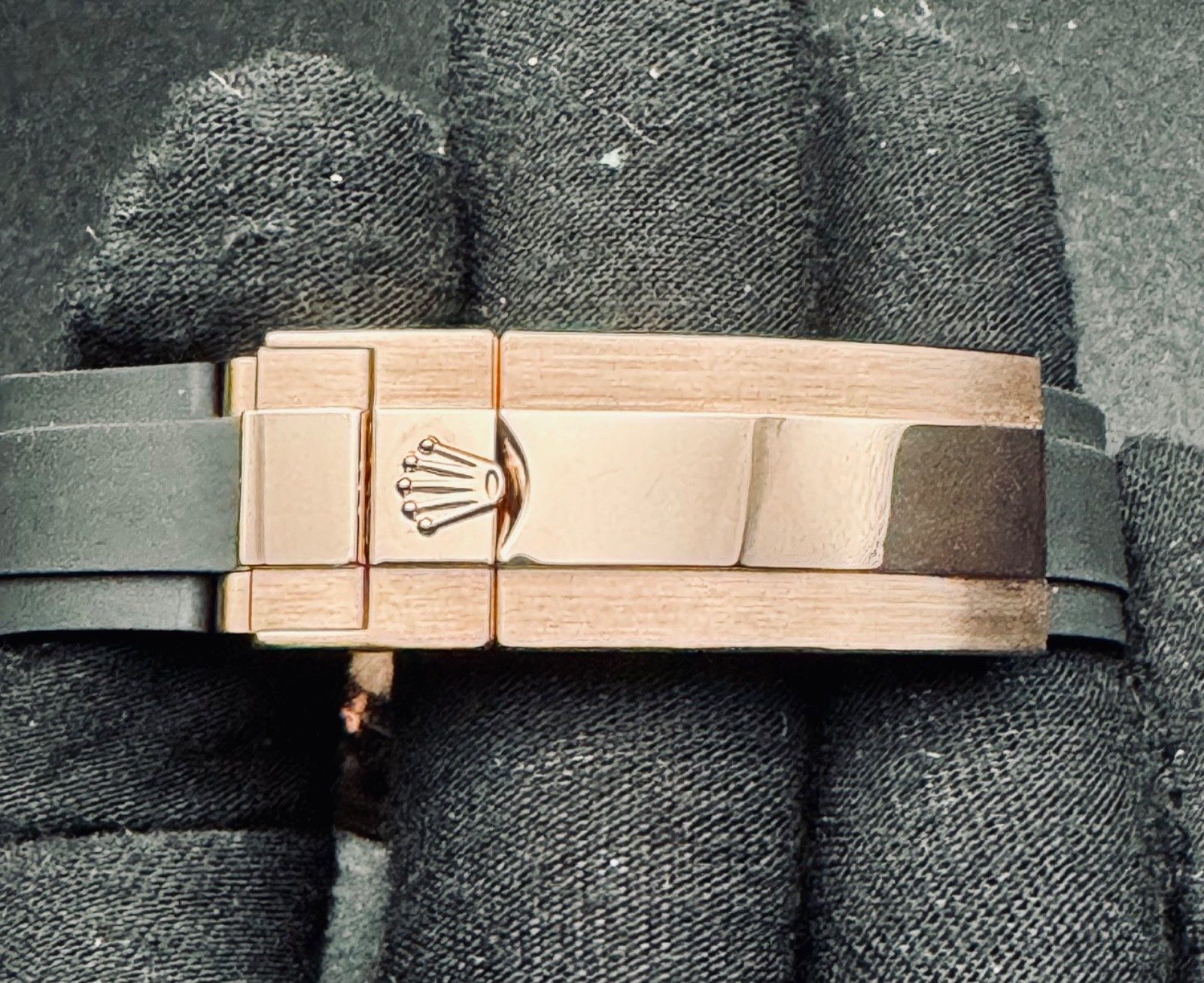 2024 Rolex rose gold 37mm Yachtmaster Ladies sport watch for the holidays!