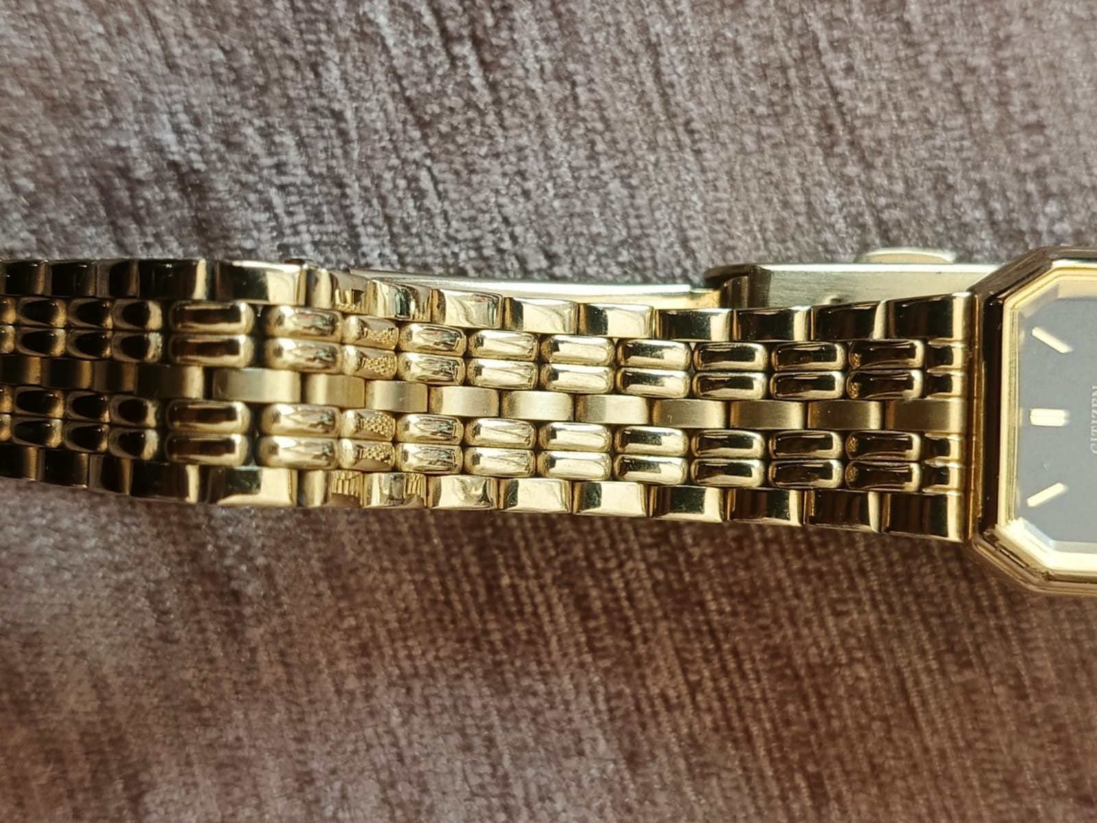 Vintage Citizen Quartz Women’s Dress Watch 5930-S71777 Gold Tone Black Face