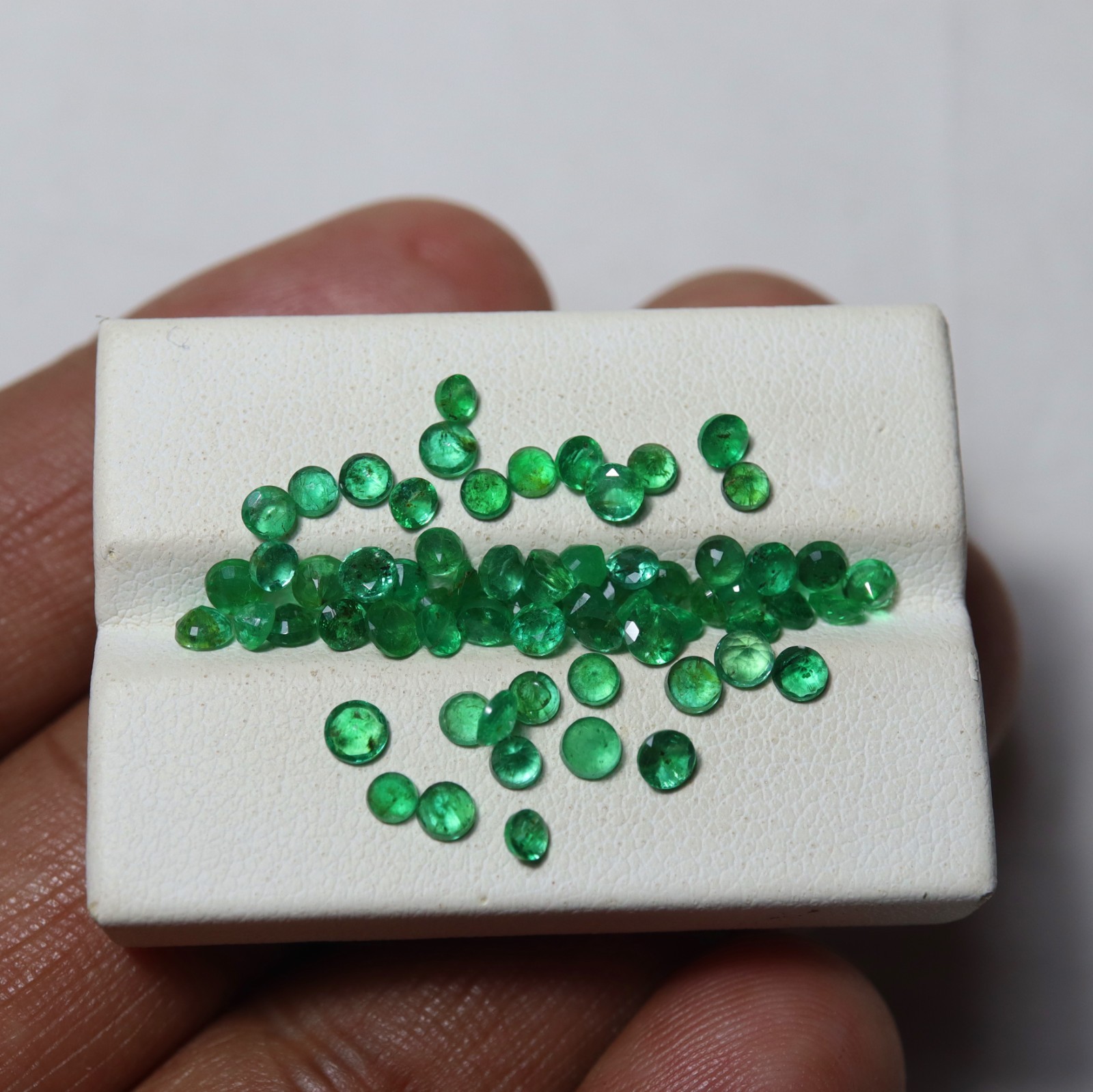 6.5Ct Natural Green Zambia Emerald Faceted Round Gemstones 66 Pcs Lot 2.5 To 3MM