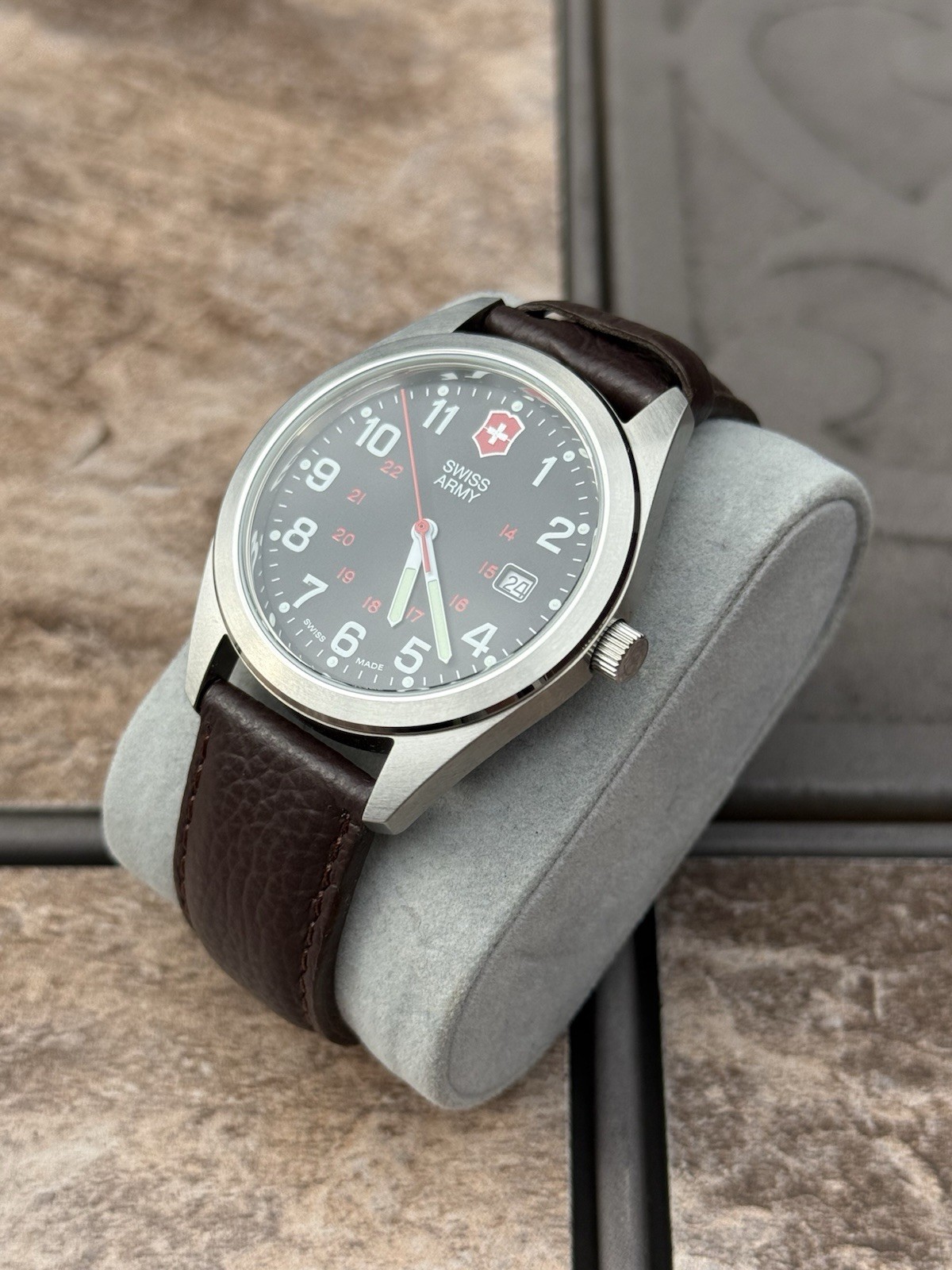 NOS 40MM Men’s Victorinox Garrison 241083 Silver SS Case w/ Brown Leather Strap