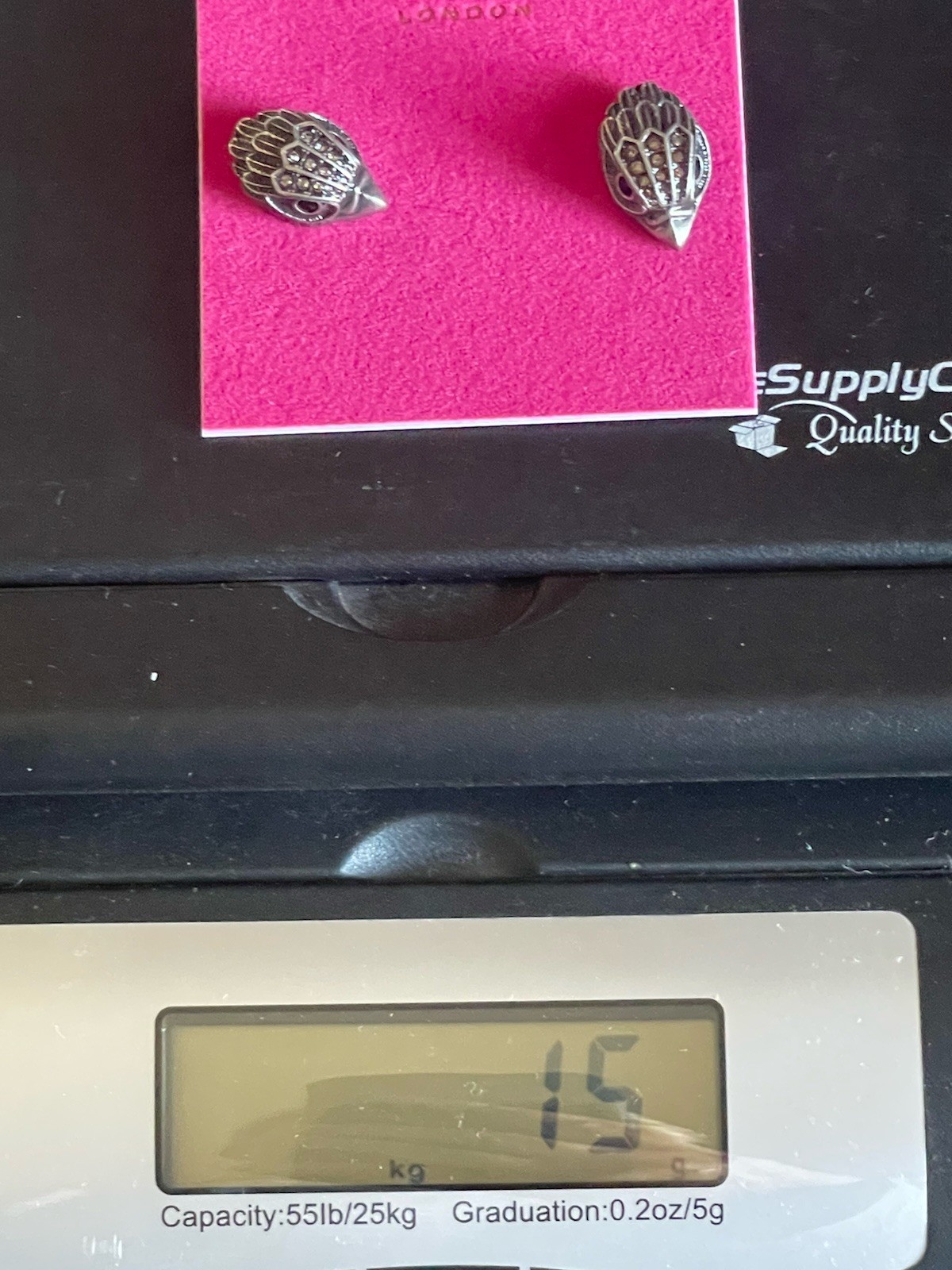 KURT GEIGER LONDON GUNMETAL EAGLE HEAD STUD EARRINGS PAVE CRYSTALS 0,75”