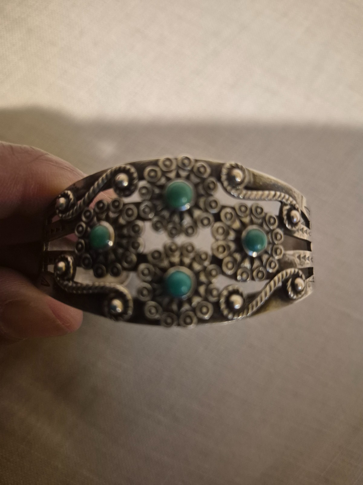 Great condition gorgeous fred harvey era cuff floral antique vintage