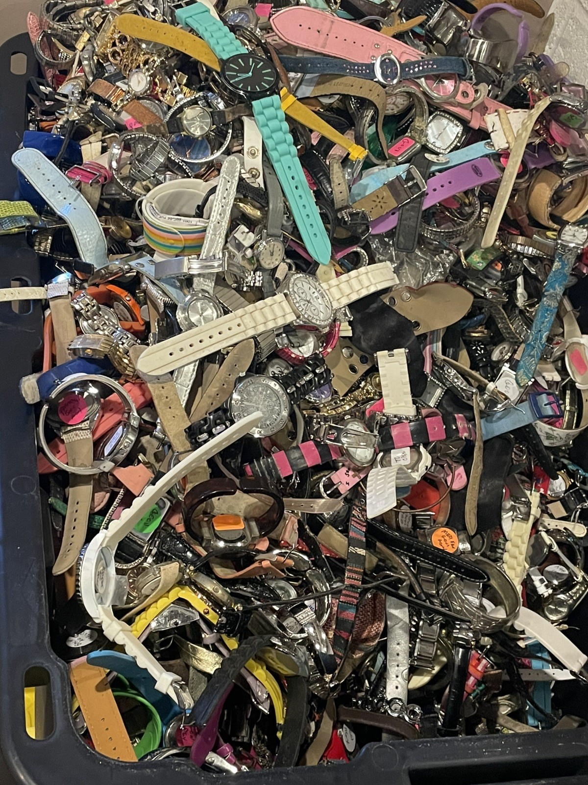 Lot of watches, parts, repair, art, some may only need a battery and/or a band