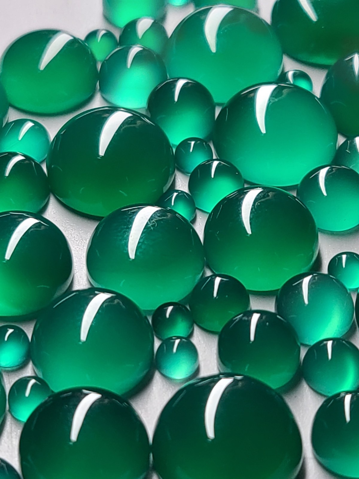 Green Onyx 3mm, 4mm, 5mm, 6mm, 7mm, 8mm, 10mm, 12mm, 14mm Round Loose Cabochons