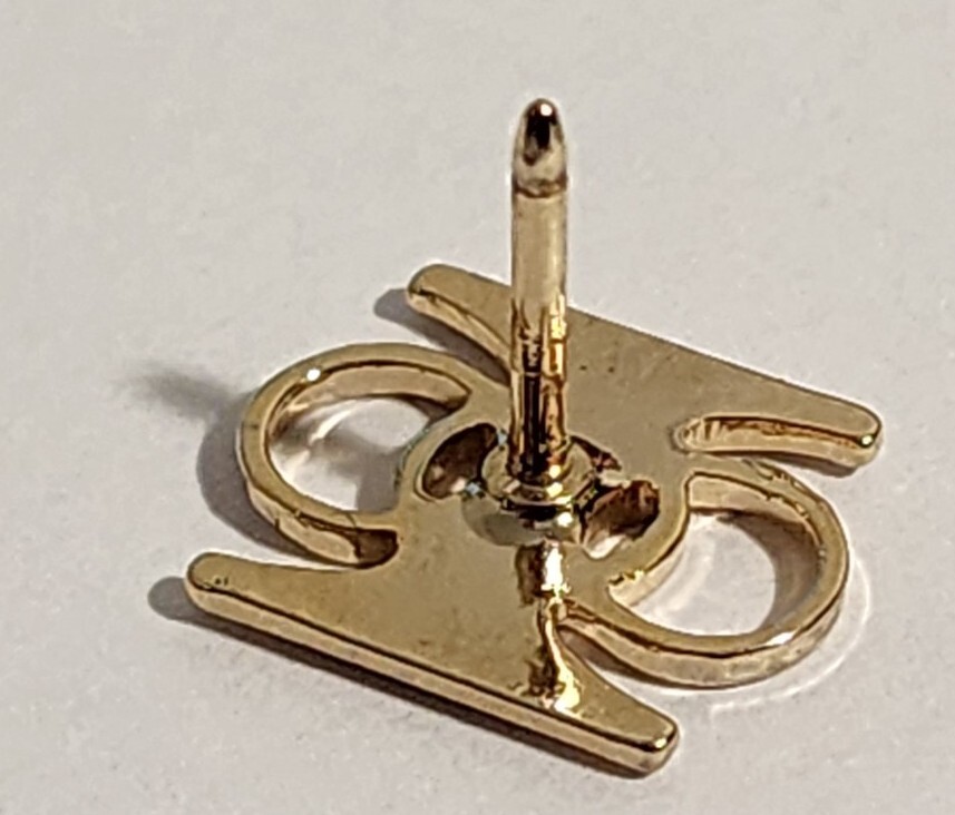 Vintage “I” Initial w/ 3 Golden Rings Tie Tack Clasp Stay Clip Pin Gold Tone