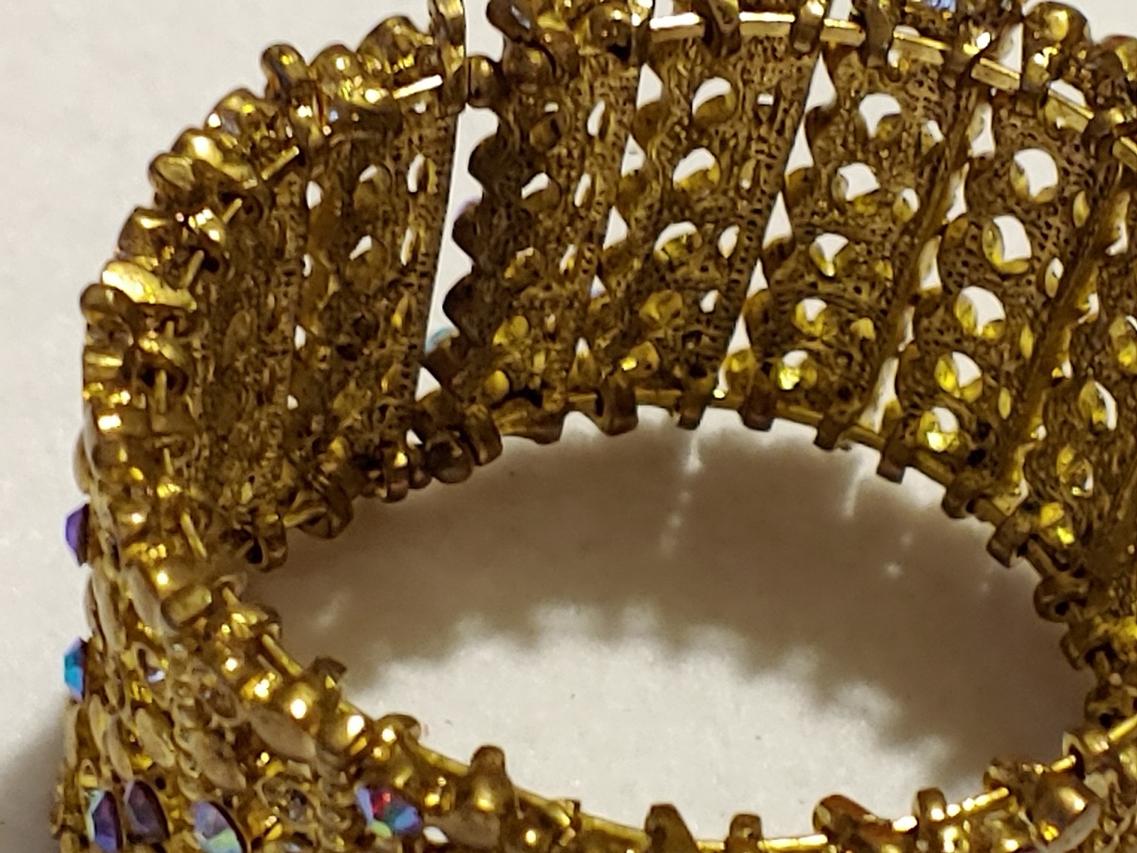 Vintage – 1 1/2 in WIDE RHINESTONE BRACELET – Gold Tone – 2 1/8 in DIA -Heavy