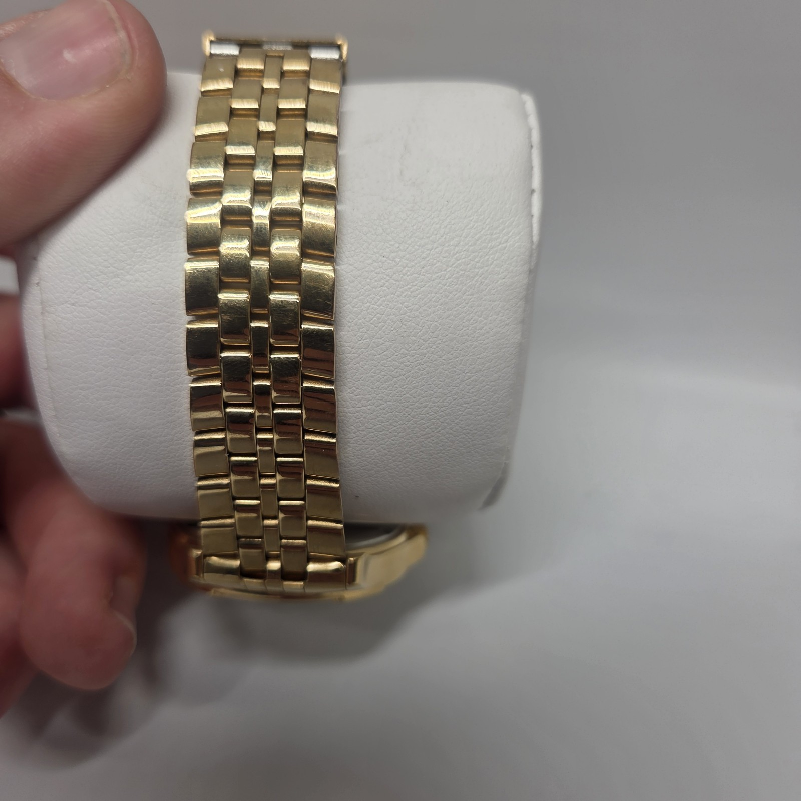 Guess Waterpro White Face Watch 50 Meters 165 Feet Water Resist New Battery