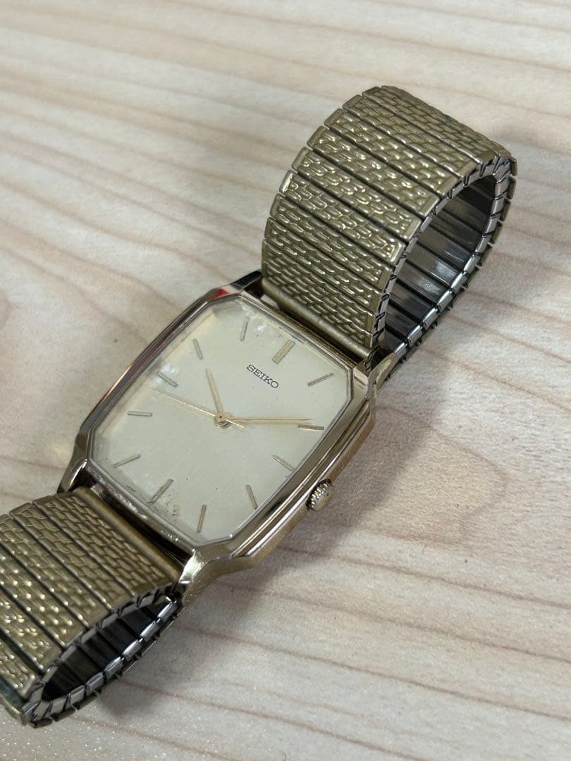 SEIKO quartz watch, nickel alloy case, gold color, working condition.