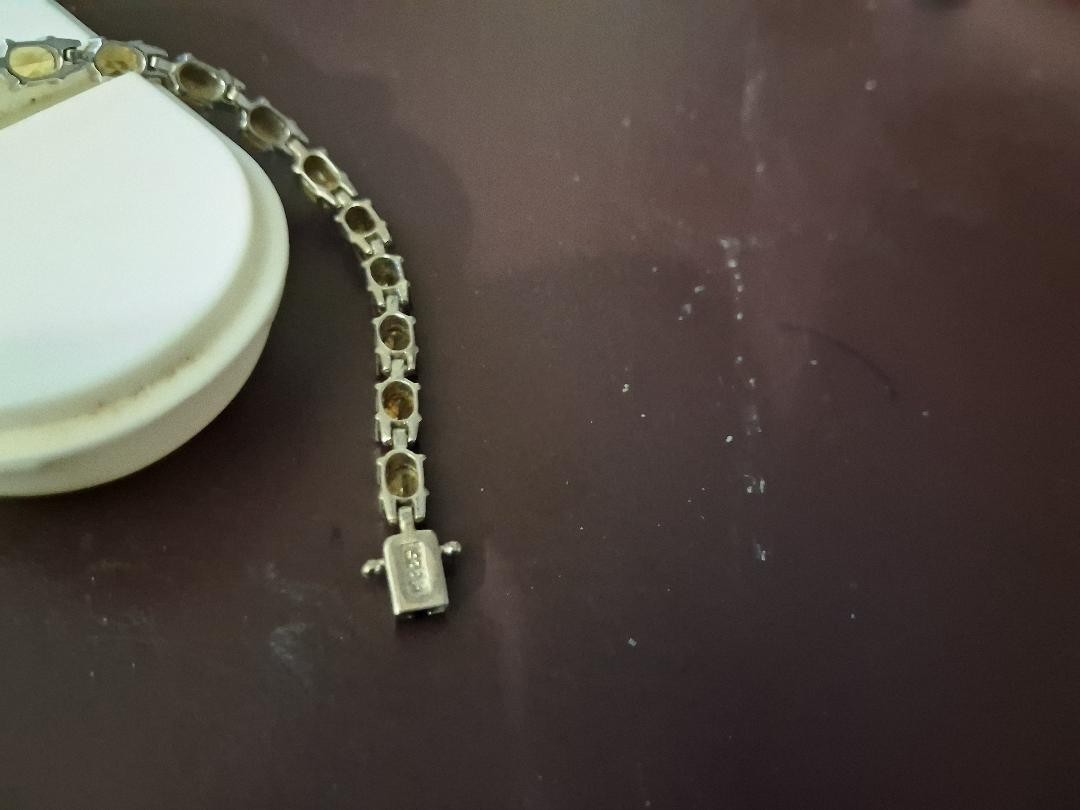 Throwing silver pronget , c I t r I n e link tennis bracelet eight and a half in