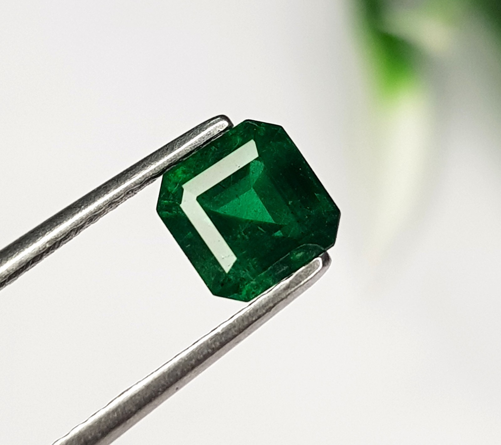 Octagon Zambian Emerald: 0.87 ct Vivid Green Untreated Gemstone